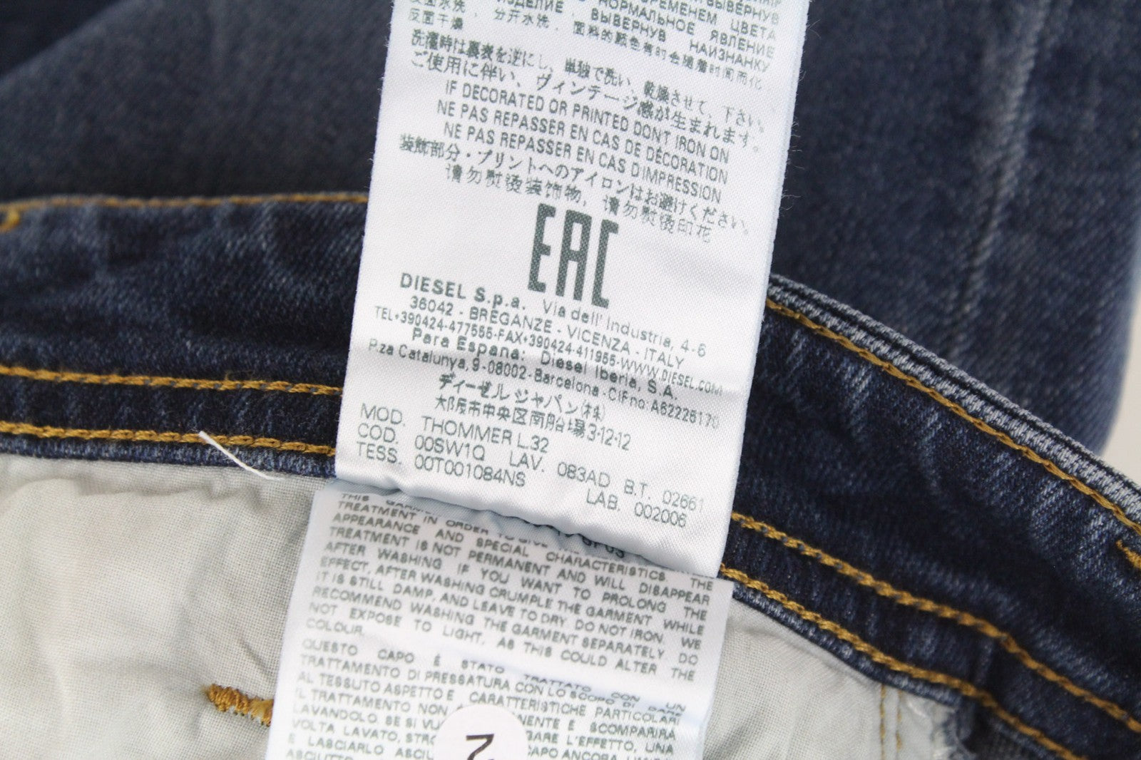 DIESEL Thommer 083AD vyriški W26/L32 tamsiai mėlyni ploni aptempti berniukiški džinsai su užtrauktuku 
