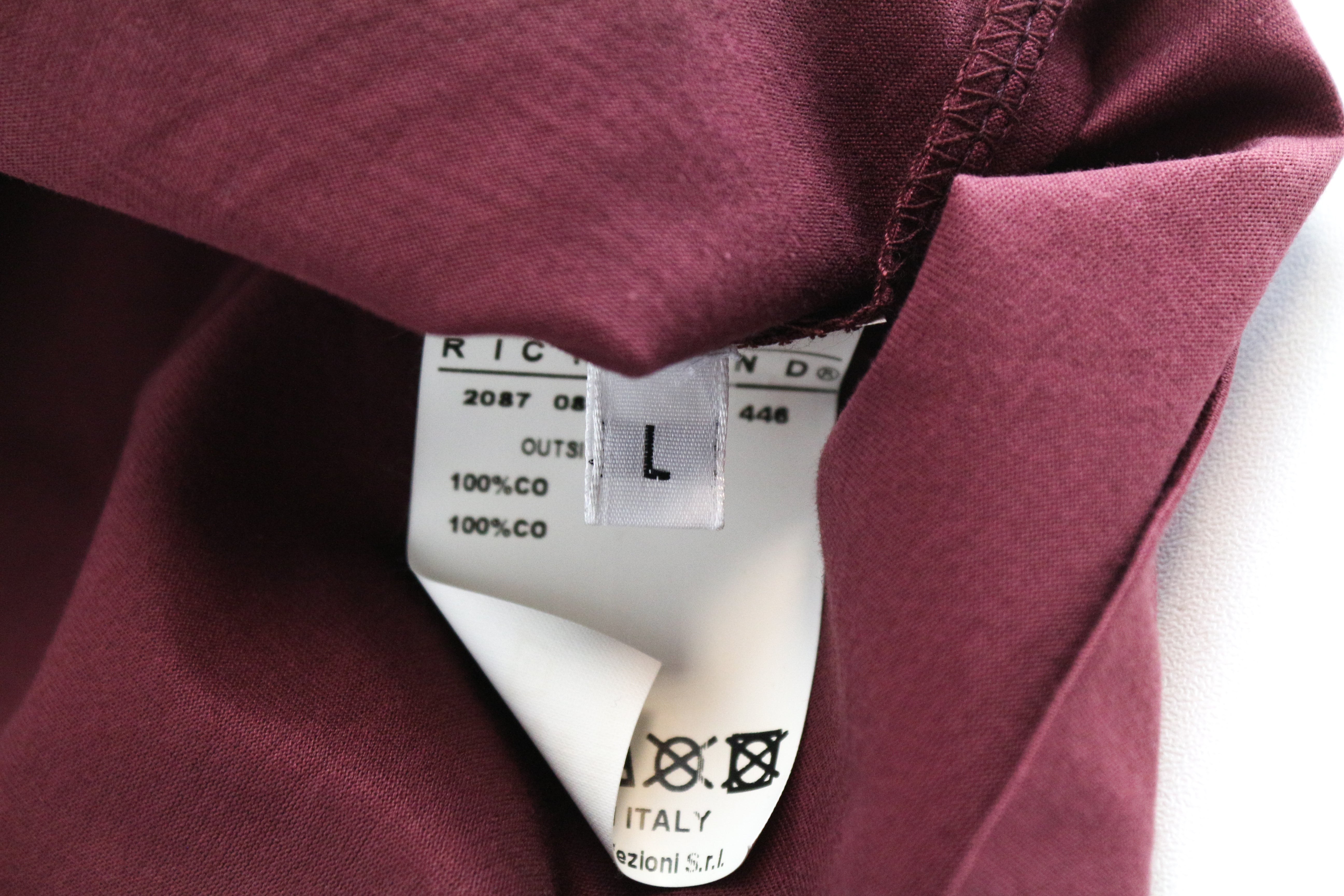 RICHMOND vyriški raudoni marškinėliai su V formos iškirpte, grynos medvilnės, laisvalaikio, vienspalviai, trumpomis rankovėmis. 