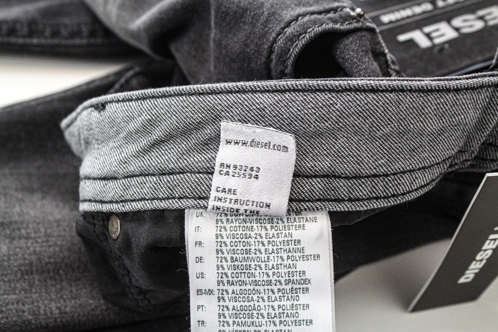 DIESEL Thommer 0687J vyriški džinsai W32/L30 tamsiai pilki tamprūs medvilniniai Slim-Skinny džinsai 