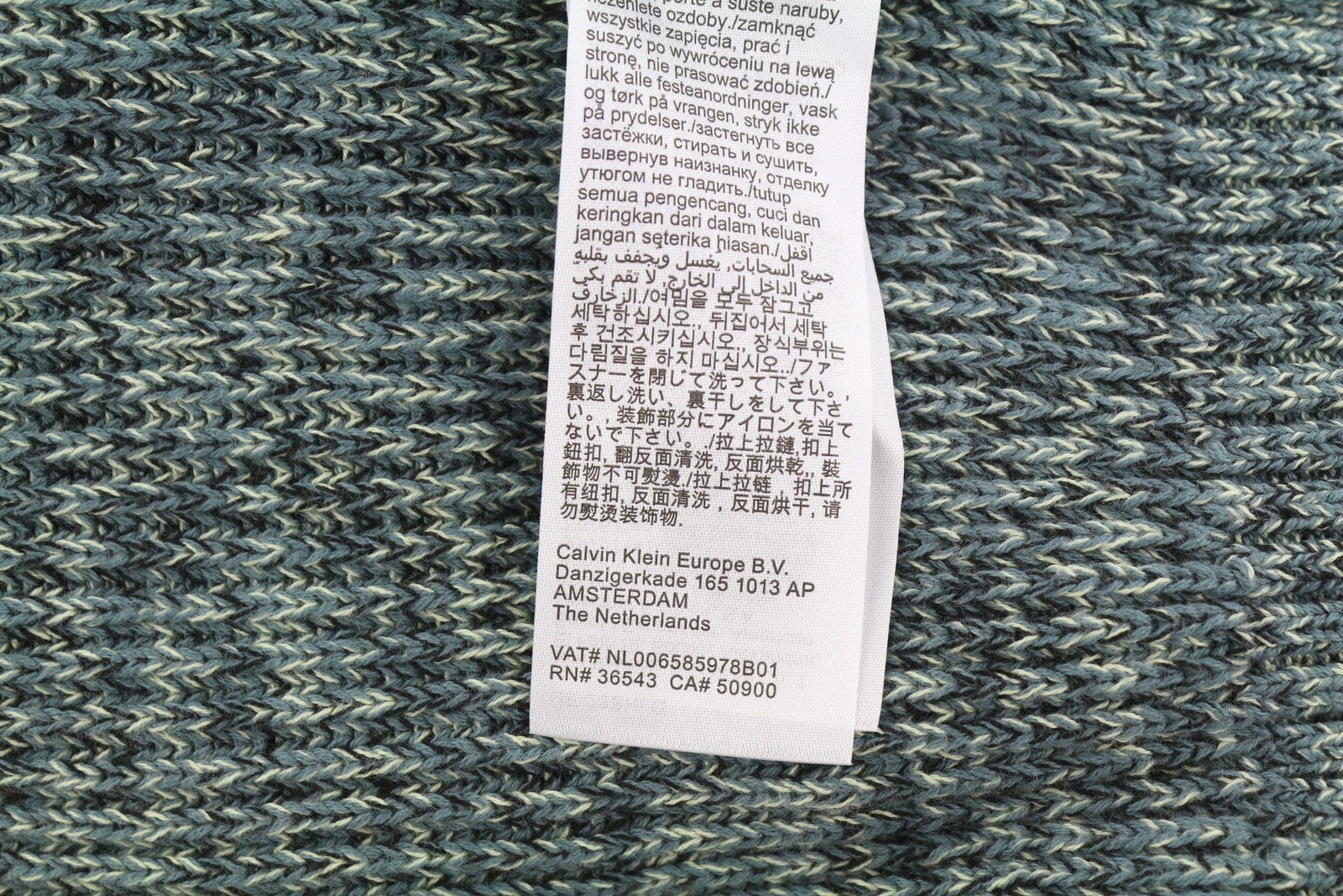 CALVIN KLEIN vyriškas megztinis iš susuktų siūlų, L dydžio, įvairiaspalvis, su sagomis, rekomenduojama kaina – 129 € 