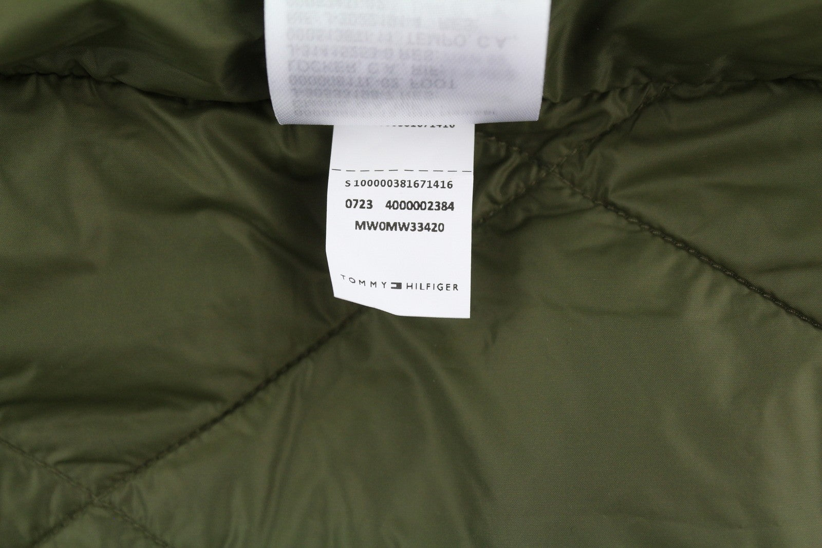 TOMMY HILFIGER supakuota perdirbto linijinio audinio vyriška striukė M, chaki spalvos, žalia, paminkštinta, rekomenduojama kaina – 239 € 