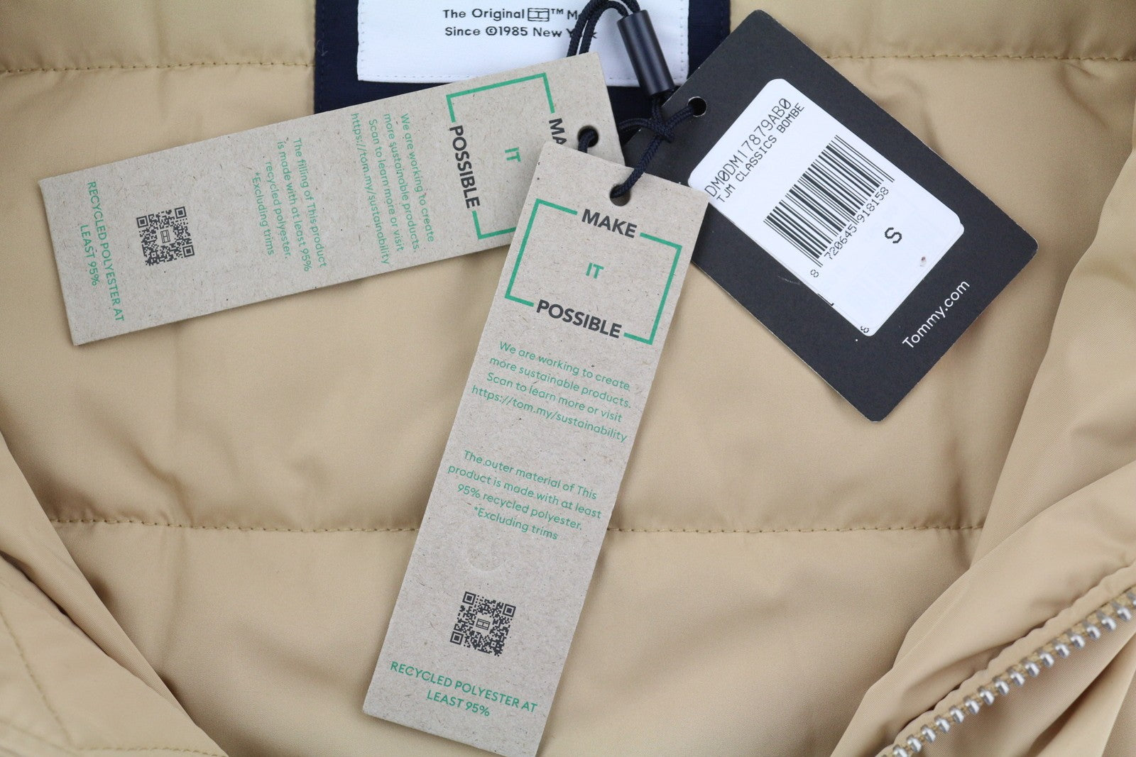 TOMMY HILFIGER Tjm Classics Bomber vyriška striukė S, smėlio spalvos, su paminkštinimu, užtrauktuku. Rekomenduojama kaina – 209 €. 