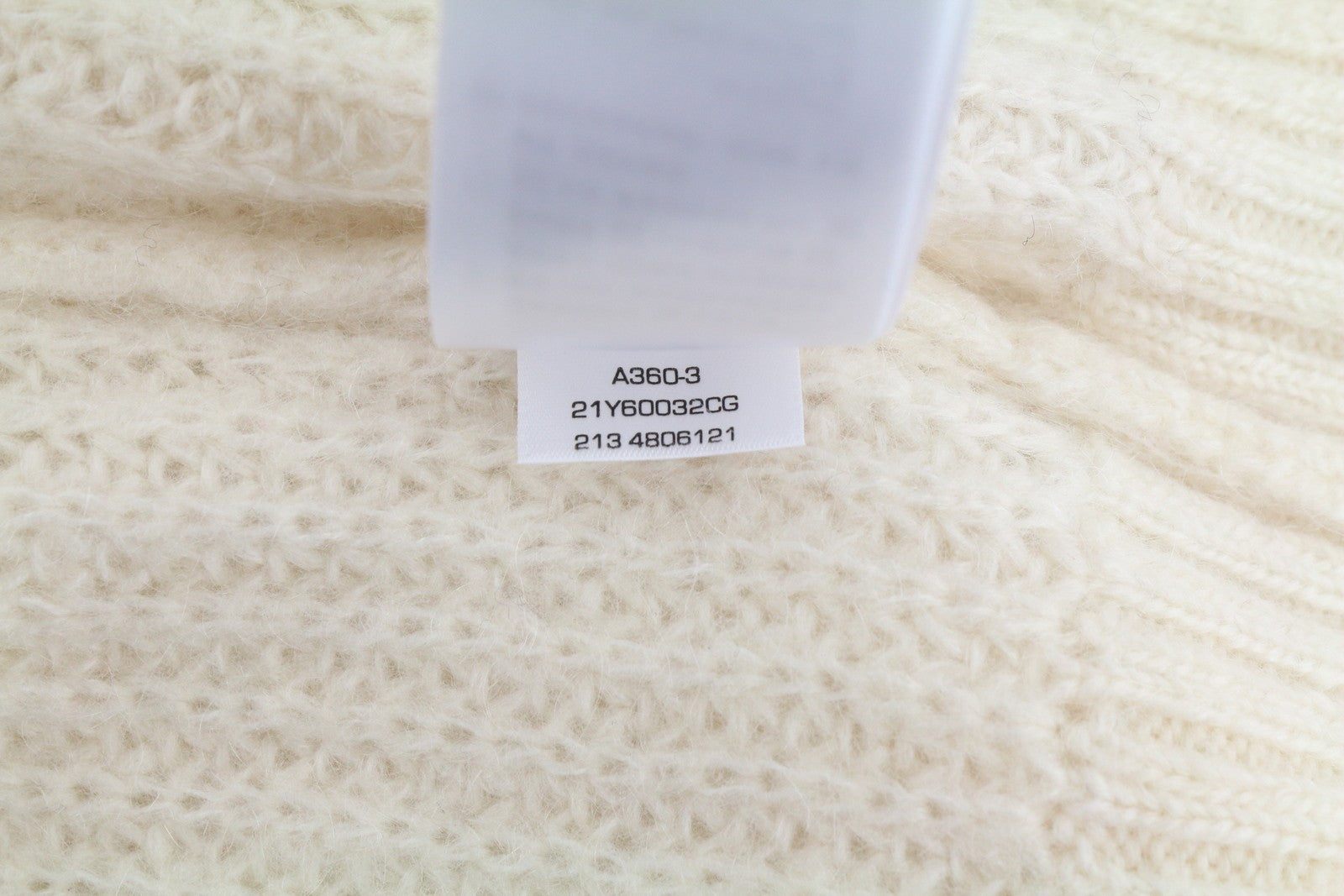 GANT Moteriškas megztinis su moherio detalėmis ir C formos iškirpte L dydžio, balkšvas, vilnos mišinio megztinis 