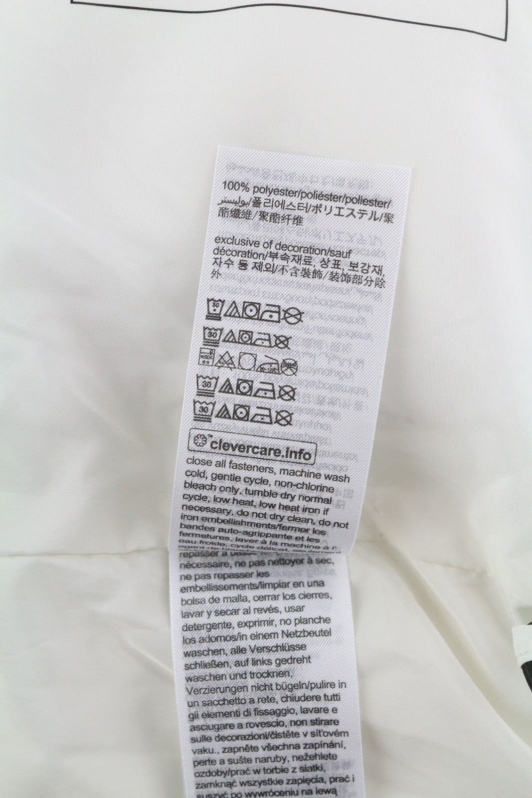 CALVIN KLEIN vyriška liemenė L, balta, vandeniui atspari, paminkštinta, dygsniuota, užtrauktuku. RMK 179 € 