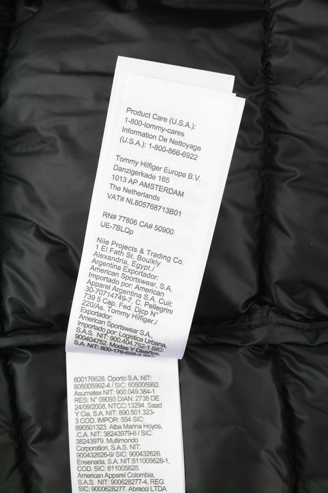 TOMMY HILFIGER Tjm Light Down vyriška liemenė XS dydžio, juoda, su ančių pūkų užpildu, rekomenduojama kaina – 149 € 