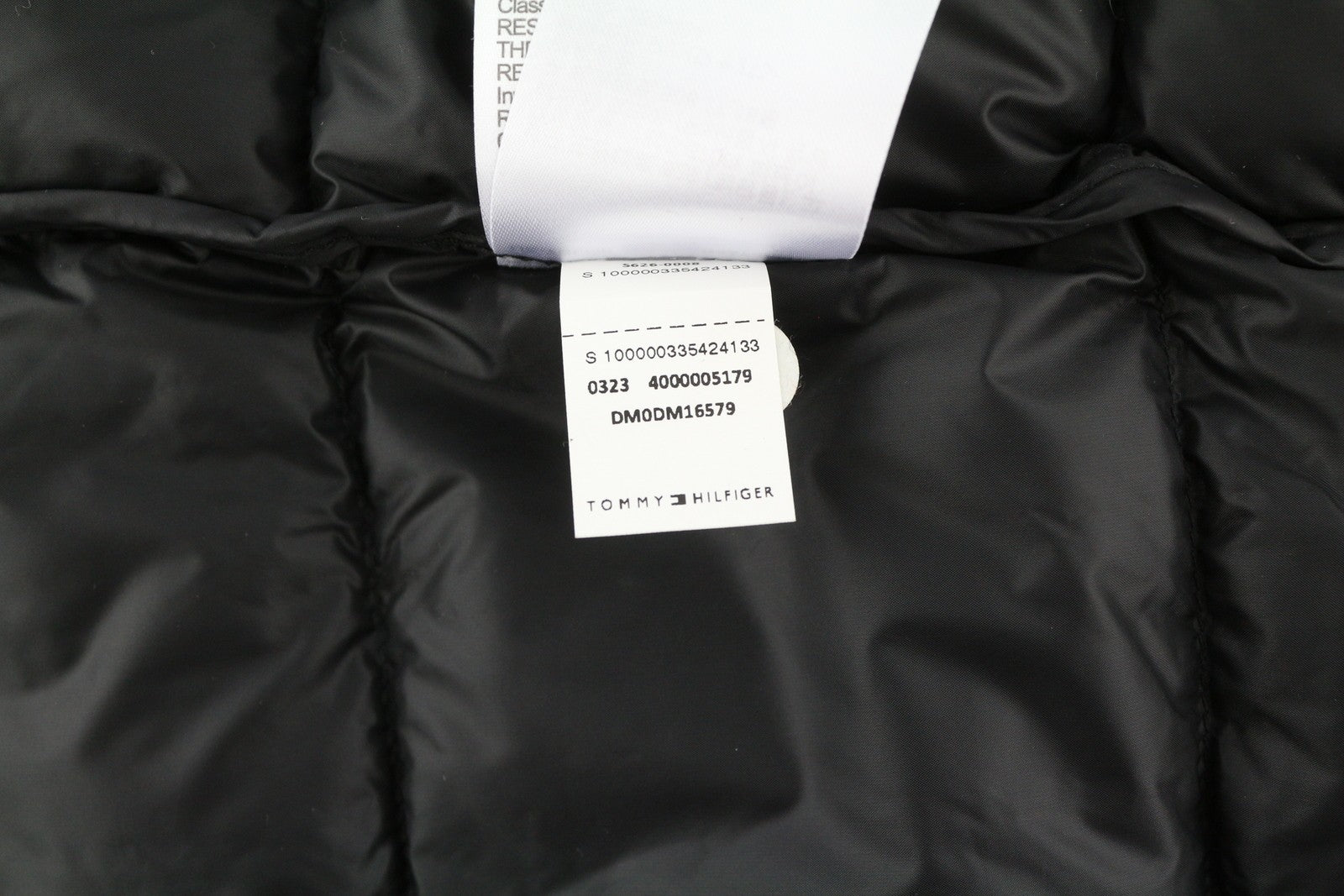 TOMMY HILFIGER Tjm Light Down vyriška liemenė XS dydžio, juoda, su ančių pūkų užpildu, rekomenduojama kaina – 149 € 