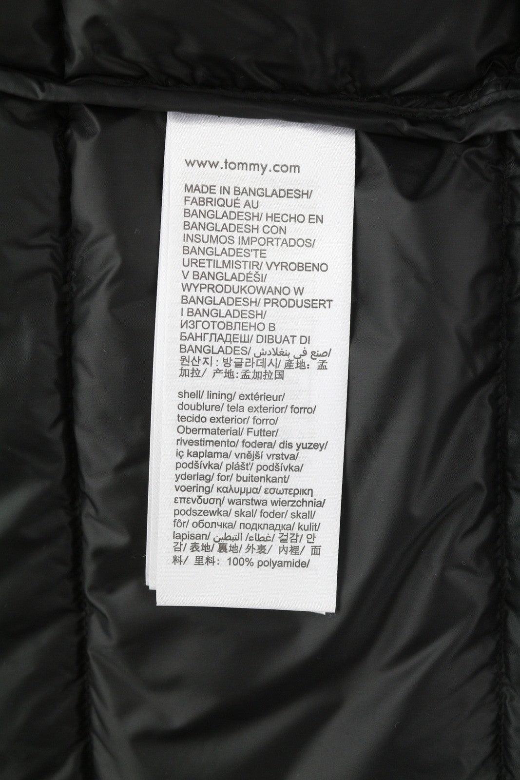 TOMMY HILFIGER Tjm Light Down vyriška liemenė XS dydžio, juoda, su ančių pūkų užpildu, rekomenduojama kaina – 149 € 