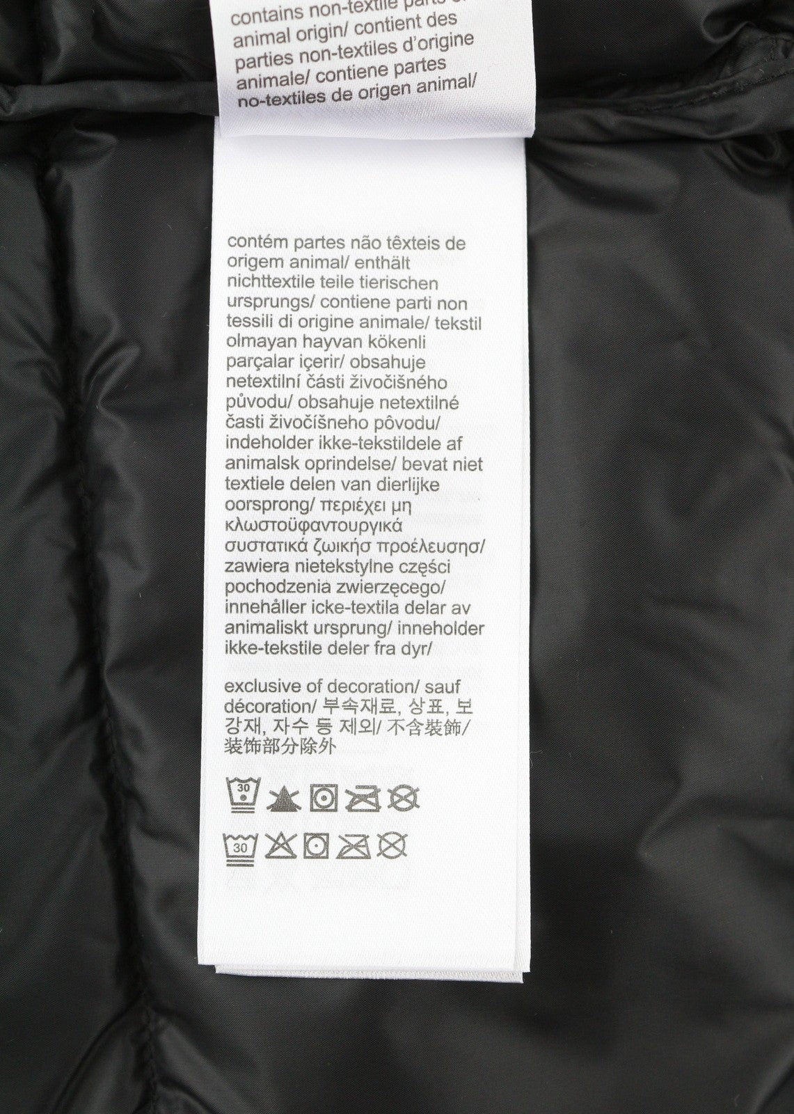 TOMMY HILFIGER Tjm Light Down vyriška liemenė XS dydžio, juoda, su ančių pūkų užpildu, rekomenduojama kaina – 149 € 