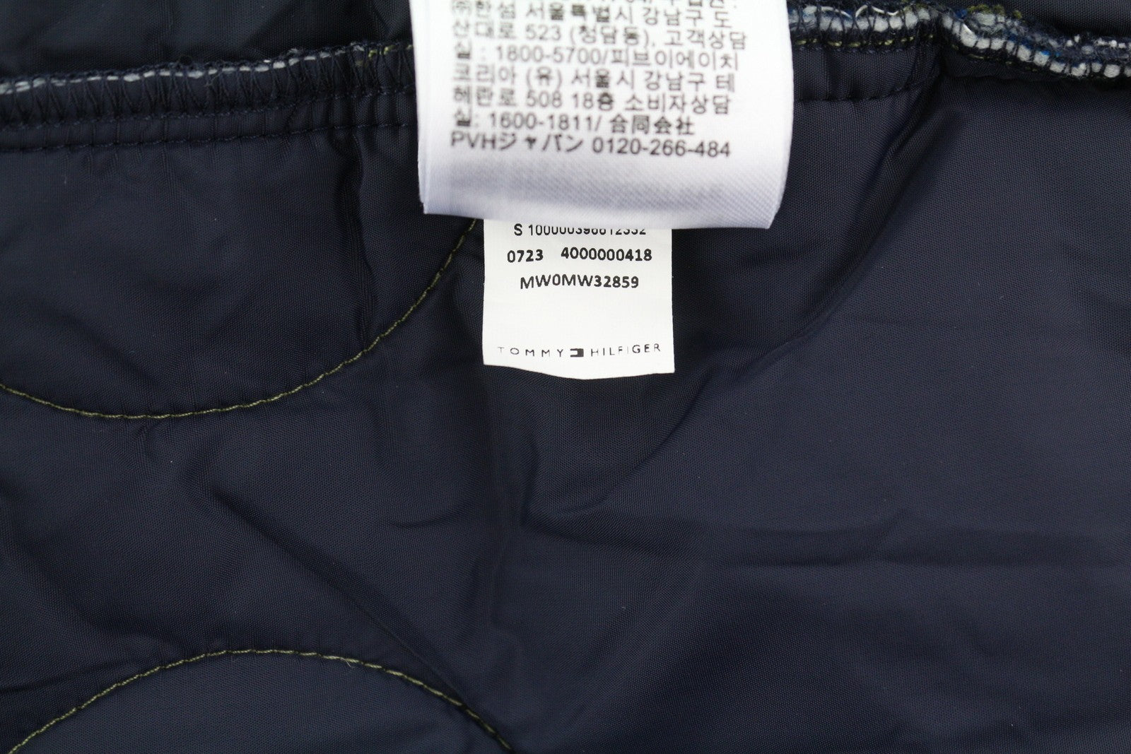 TOMMY HILFIGER languotas dygsniuotas marškinėlių tipo vyriškas švarkas, L dydžio, su sagomis ir paminkštintu pamušalu. 