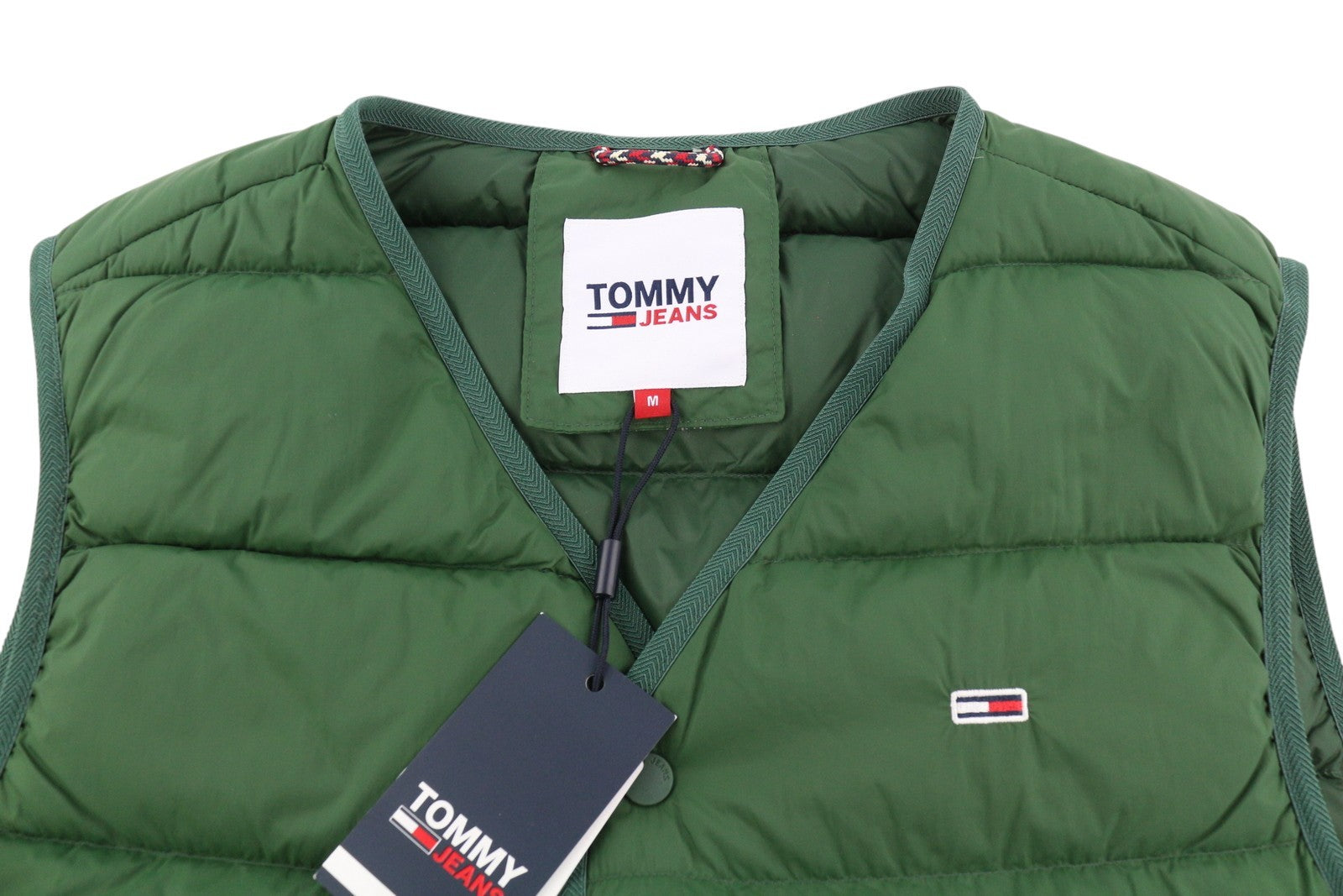 TOMMY HILFIGER Tjm Light Down vyriška liemenė M su žalia ančių pūkų užpildu, rekomenduojama kaina – 149 € 
