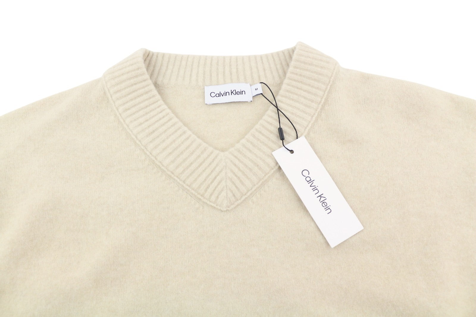 CALVIN KLEIN vyriškas megztinis su lycra mišinio tekstūra ir V formos iškirpte, M, smėlio spalvos. 