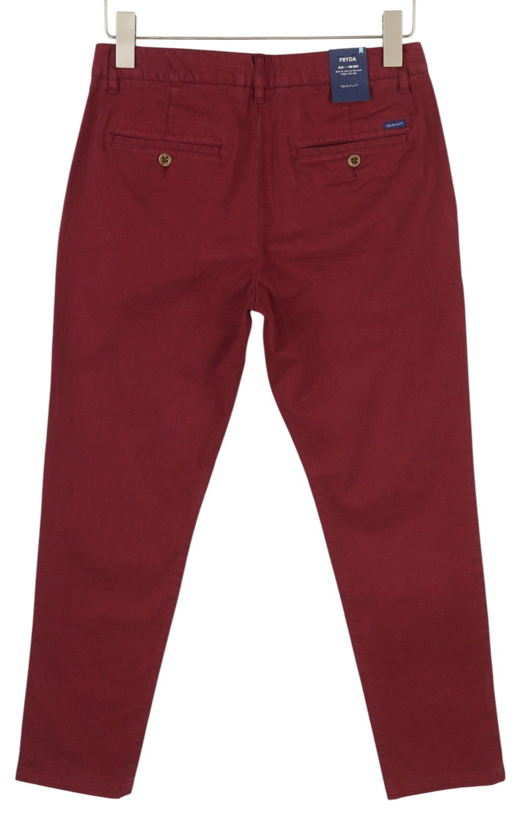 GANT Fryda moteriškos kelnės, 38 €, raudonos, prigludusios, vidutinio liemens, su užtrauktuku ir kulkšnies ilgio logotipu. 