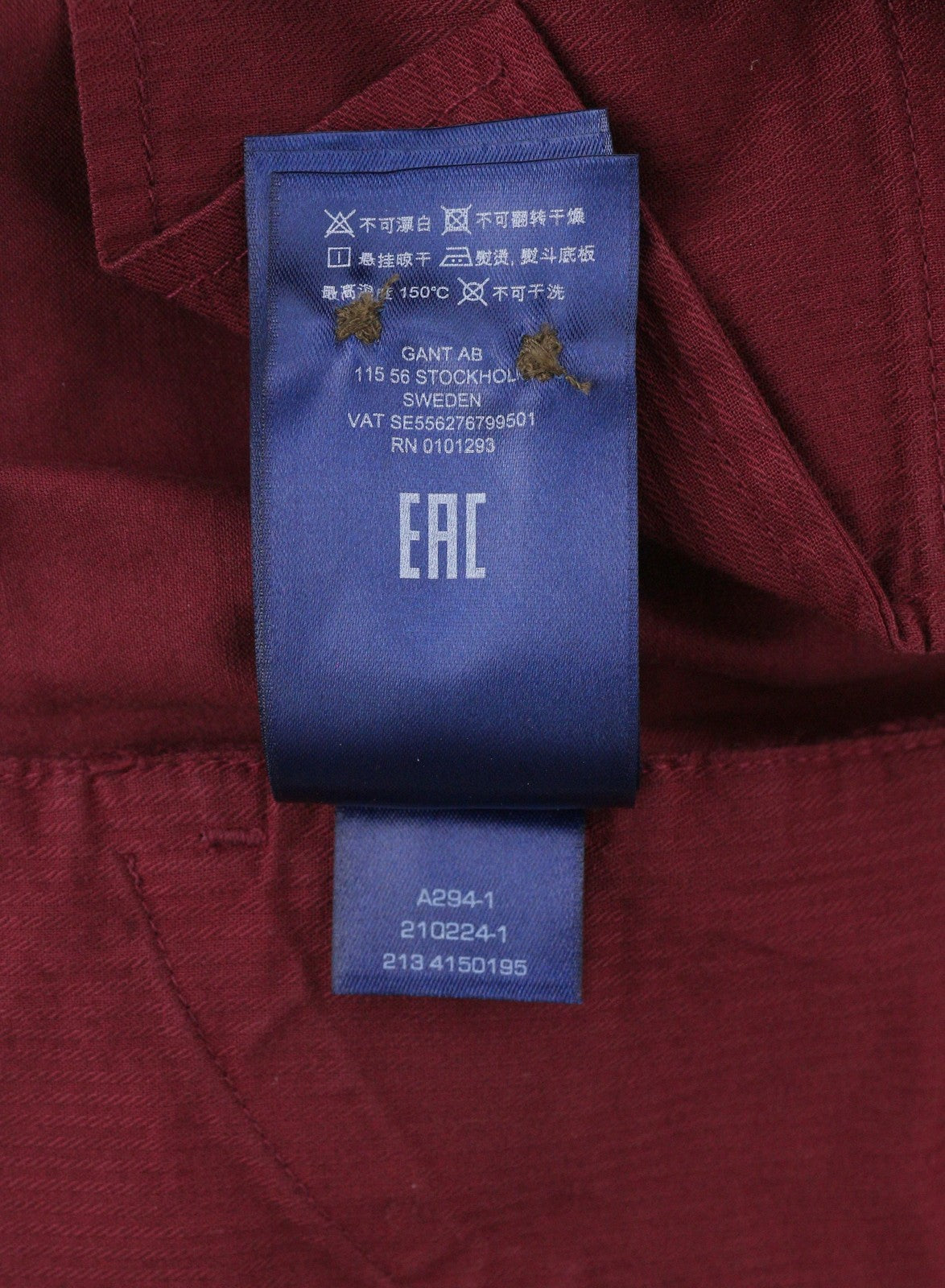 GANT Fryda moteriškos kelnės EU36 raudonos, prigludusios, vidutinio liemens, su užtrauktuku ir kulkšnies ilgio logotipu. 