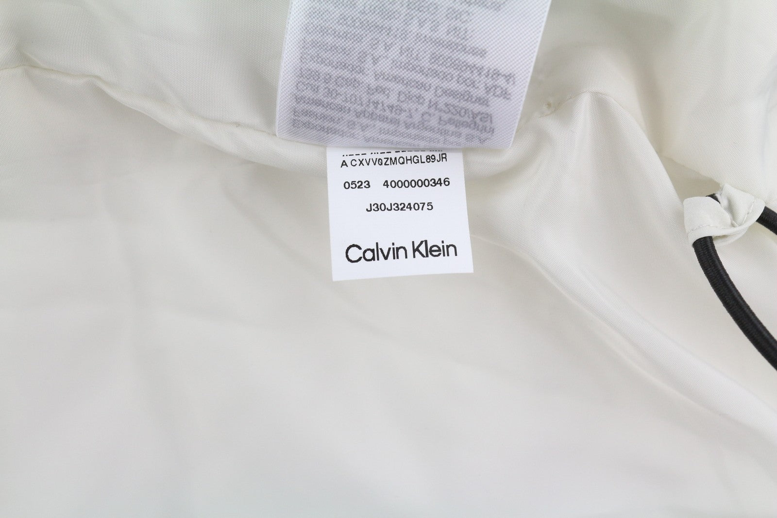 CALVIN KLEIN vyriška liemenė S, balta, vandenį atstumianti, paminkštinta, dygsniuota, užtrauktuku. RMK 179 €. 
