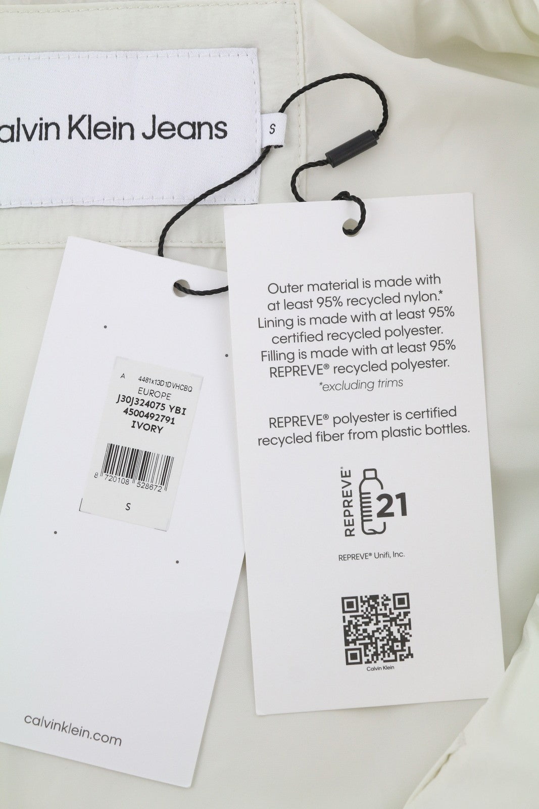 CALVIN KLEIN vyriška liemenė S, balta, vandenį atstumianti, paminkštinta, dygsniuota, užtrauktuku. RMK 179 €. 