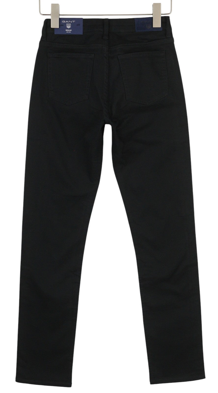 GANT Regular atlasinės moteriškos kelnės W26/L34 juodos, plokščia priekine dalimi, su užtrauktuku ir logotipu, laisvalaikio stiliaus. 
