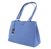 O BAG Vienna moteriškas krepšys su mėlynomis dvigubomis rankenomis, užsegimu, pamušalu ir logotipu bei kvadratiniais pamušalais. 