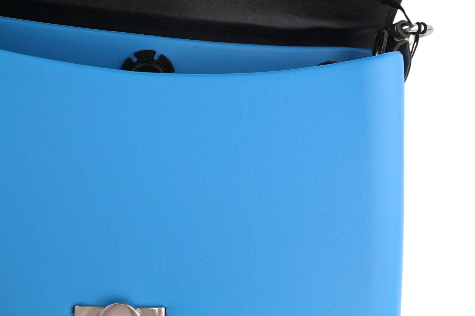 O BAG Glam moteriška rankinė OS mėlyna džinsinio audinio įdėklu su metaline grandinėle, užsegimu per petį 