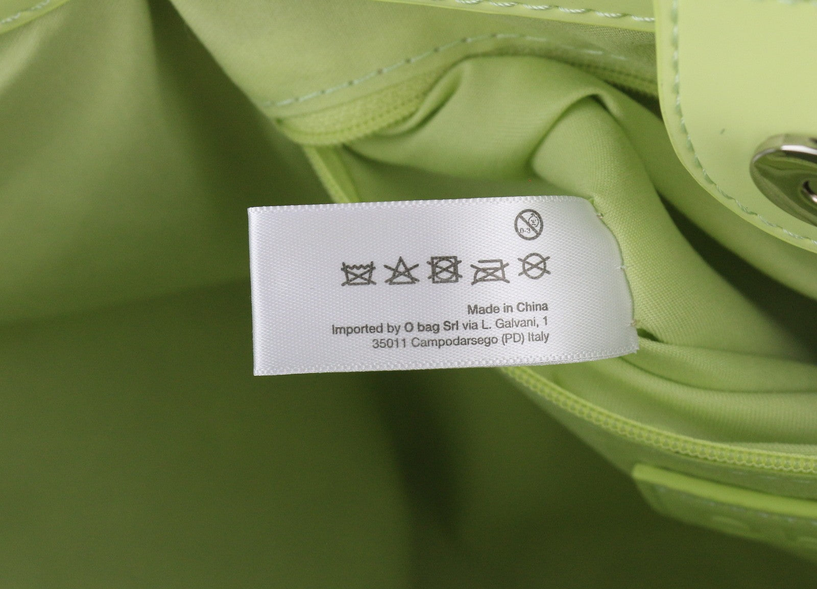 O BAG California moteriškas krepšys OS šviesiai žalias su dvigubomis rankenomis, trapecijos formos pirkinių krepšys 