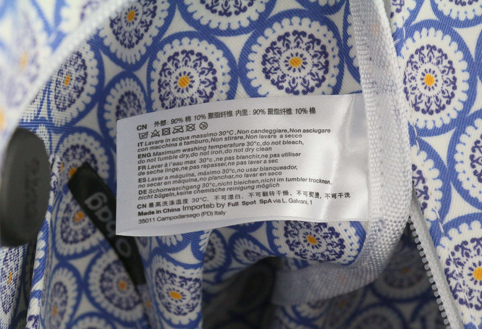 O BAG Urban Women Bag OS baltas krepšys su dvigubomis rankenomis, raštuotas vidinis krepšys trapecijos formos... 