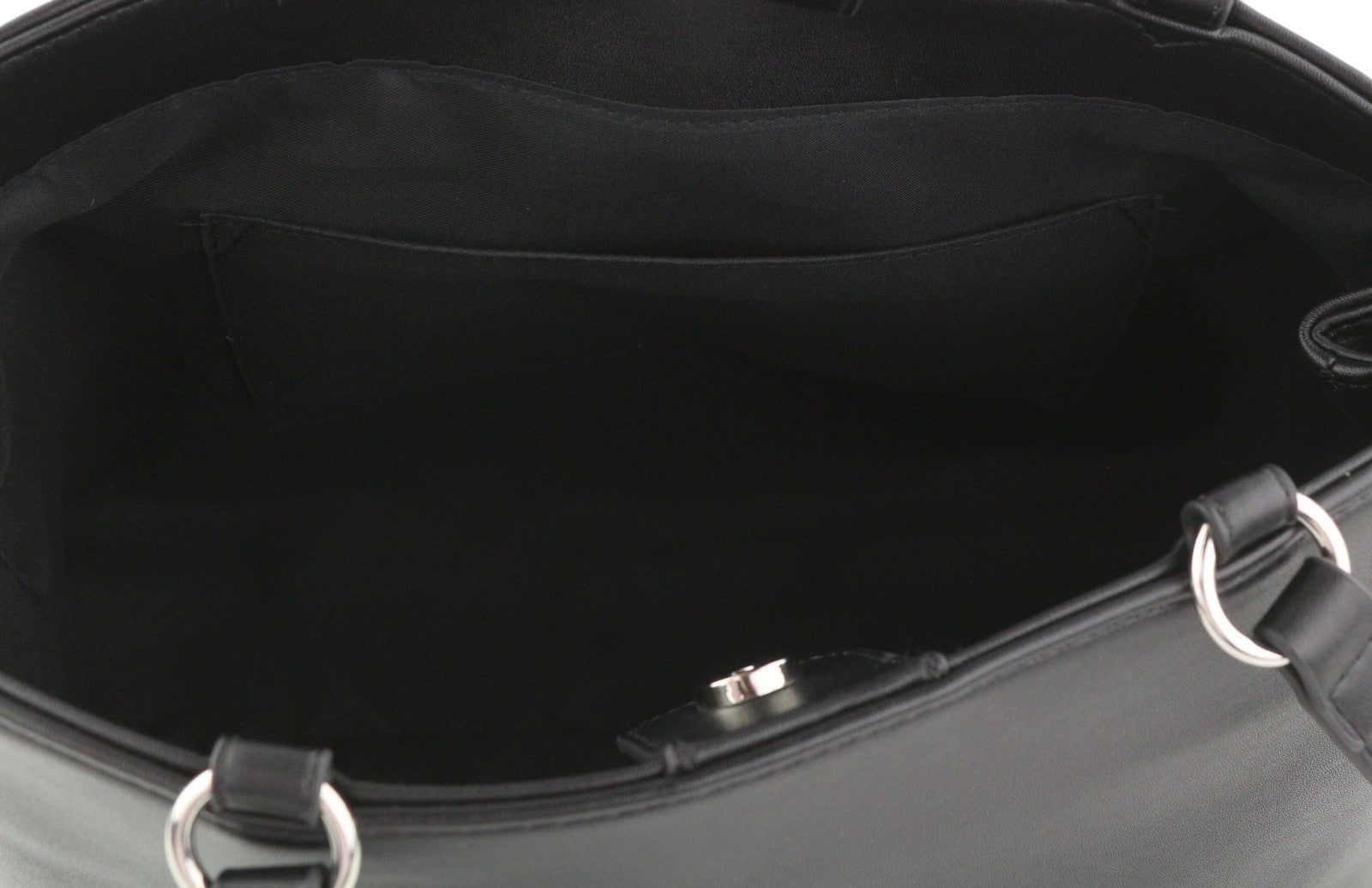 O BAG Vienna moteriškas krepšys OS juodas su dvigubomis rankenomis, užsegimu, pamušalu, logotipu ir kvadratu.