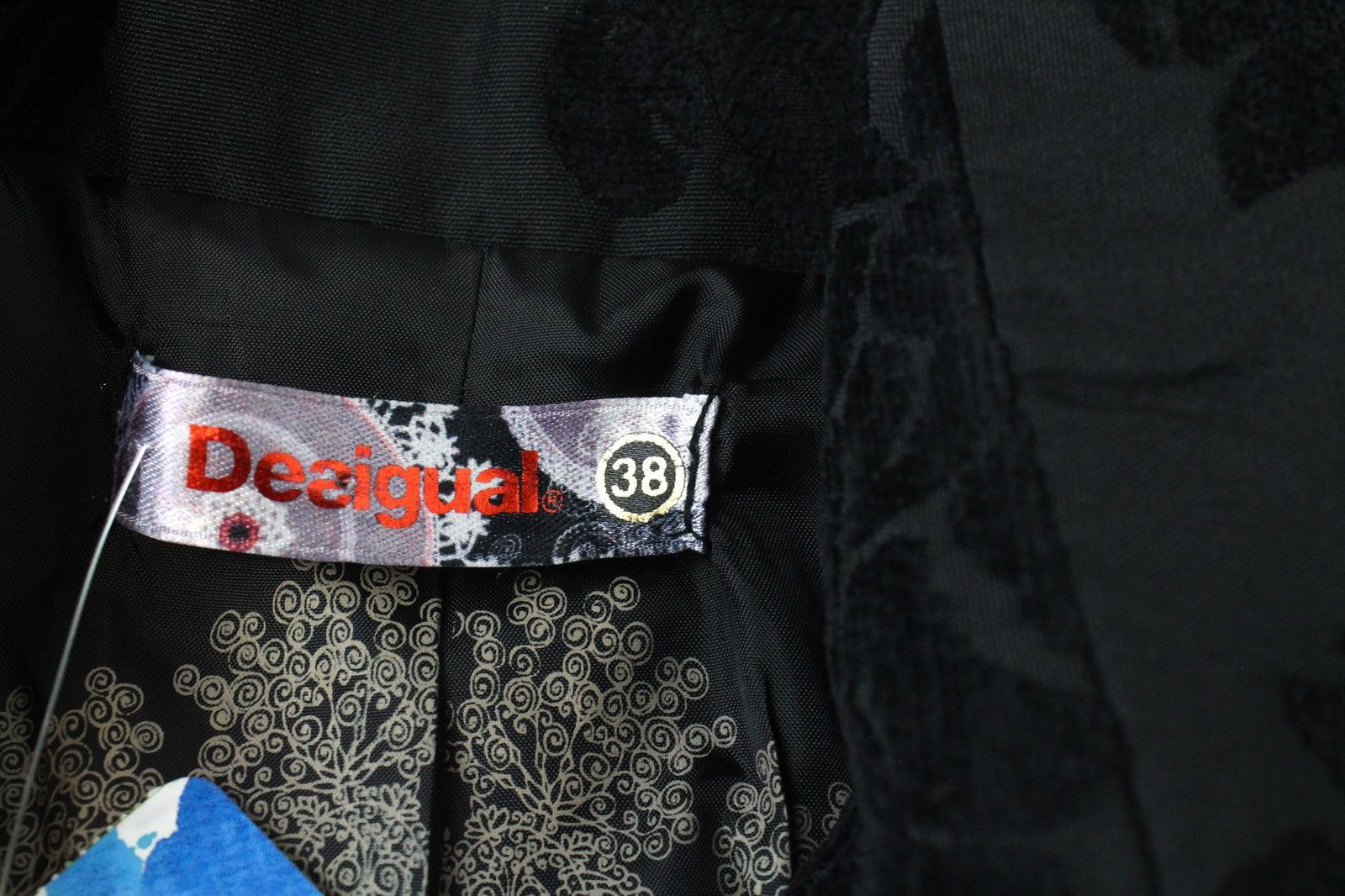 DESIGUAL Dable moteriškas juodas paltas EU38 žakardo dizainerio vidutinio ilgio raštuotas 