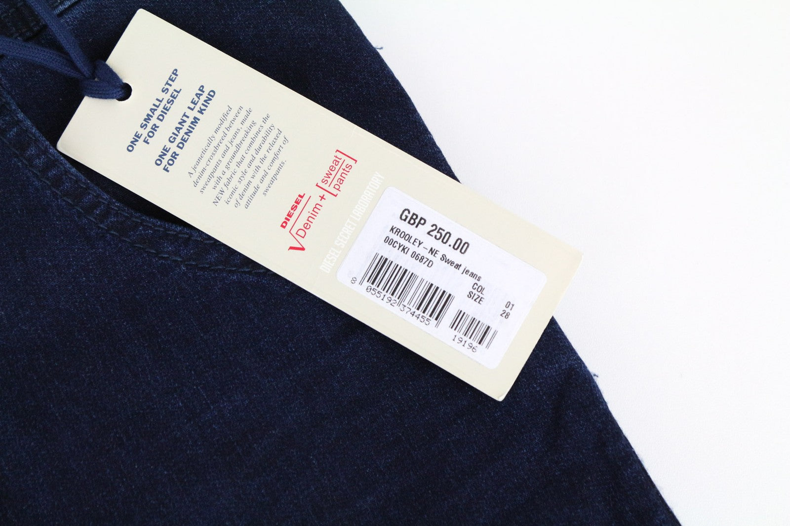 DIESEL Krooley-NE 0687D vyriški džinsai W28 mėlyni sportiniai Jogg Slim morkų spalvos medvilnės mišinio džinsai 