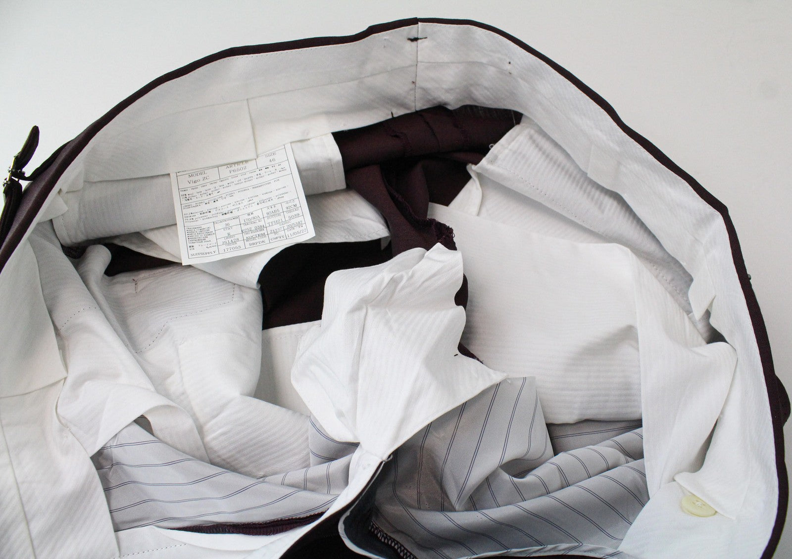 „SUITSUPPLY Vigo“ vyriškos UK36R kelnės su violetinėmis vilnonėmis moheros kelnėmis, klasikinėmis klostuotomis priekinėmis dalimis. 