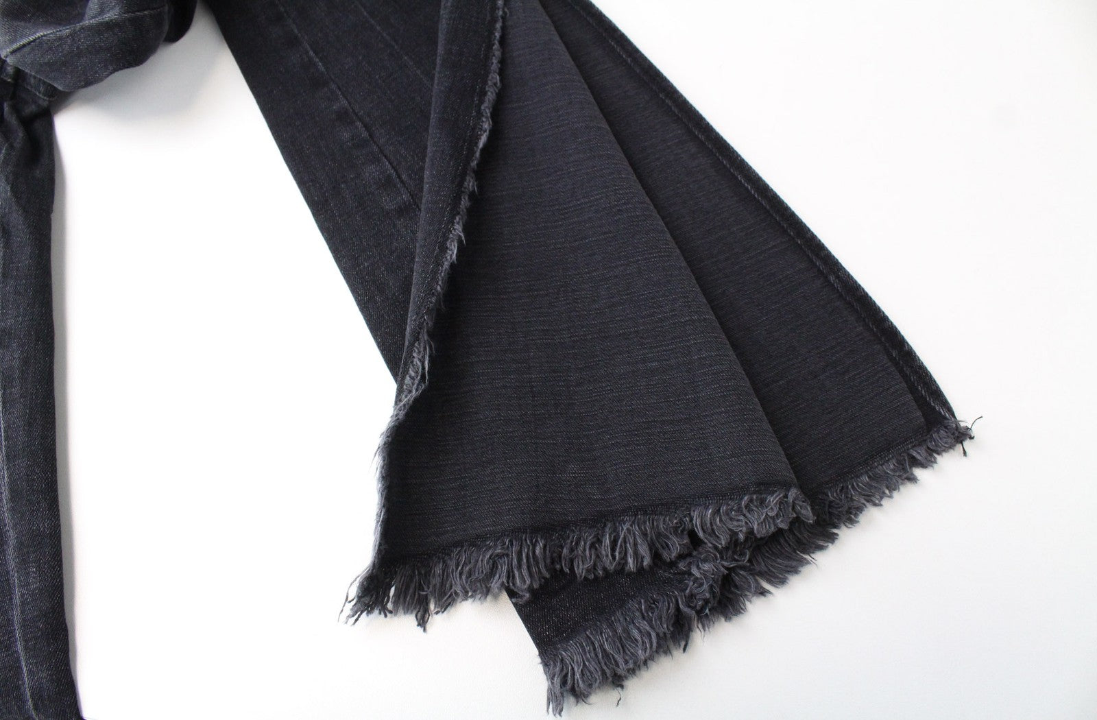 DIESEL D-Ebbey-F 081AH moteriški W24/L32 džinsai su platėjančiu kirpimu, tamprios medvilnės kelnės, pilkos spalvos mergaitėms. 