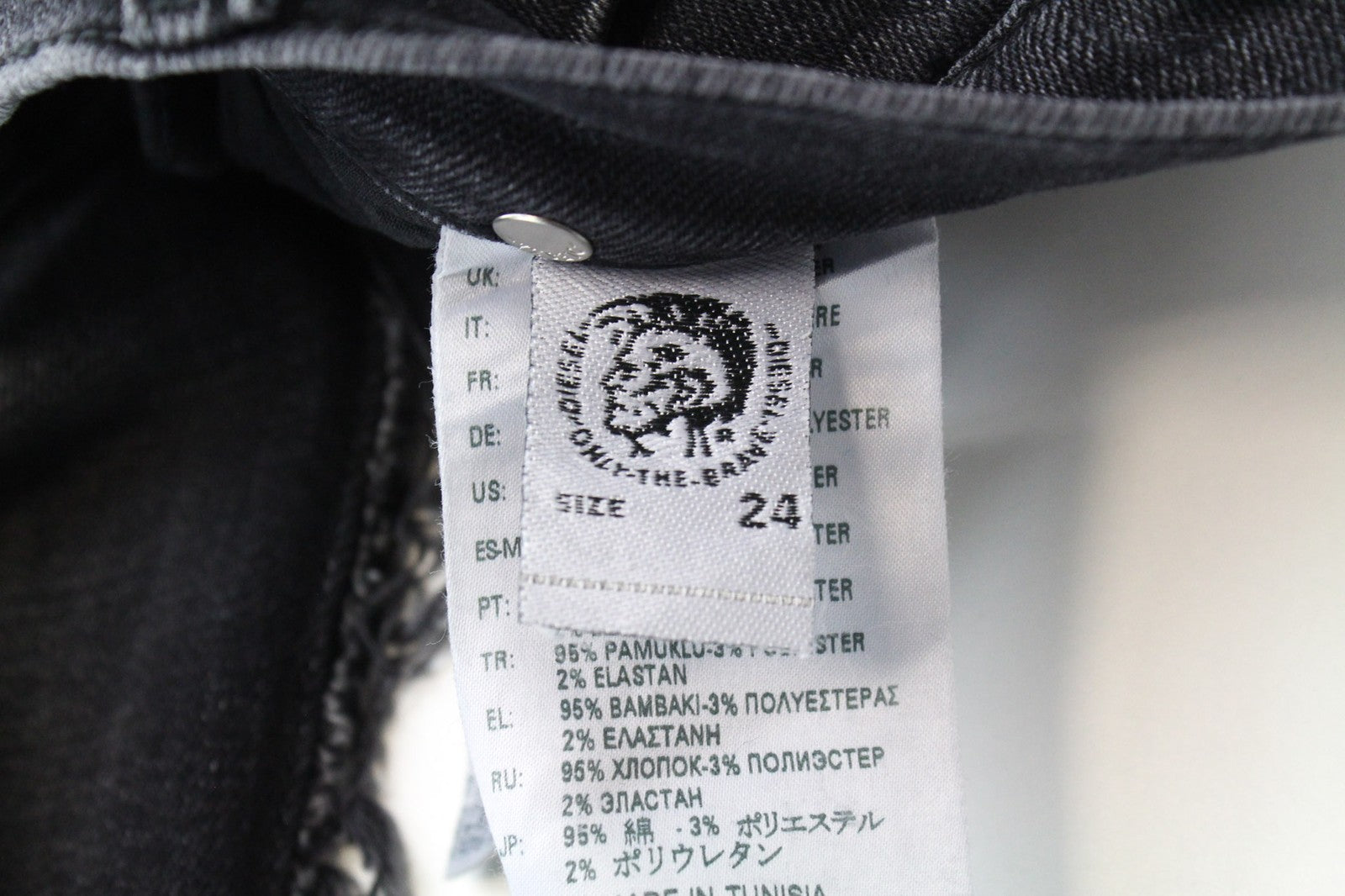 DIESEL D-Ebbey-F 081AH moteriški W24/L32 džinsai su platėjančiu kirpimu, tamprios medvilnės kelnės, pilkos spalvos mergaitėms. 