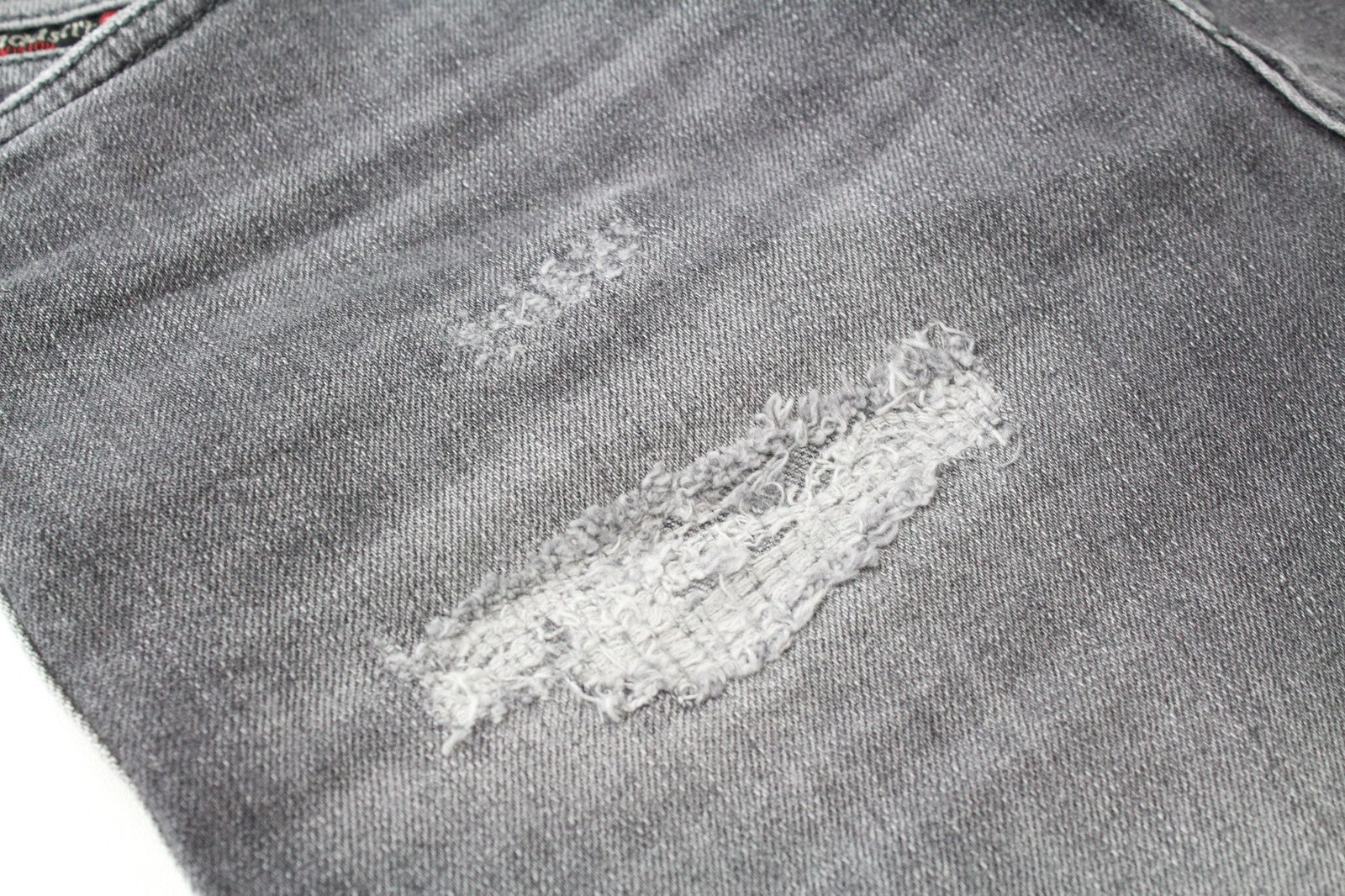 DIESEL D-Eetar 0890F vyriški W28/L30 džinsai su plėšytomis juostelėmis, pilki, tamprūs, siaurėjantys medvilniniai džinsai 