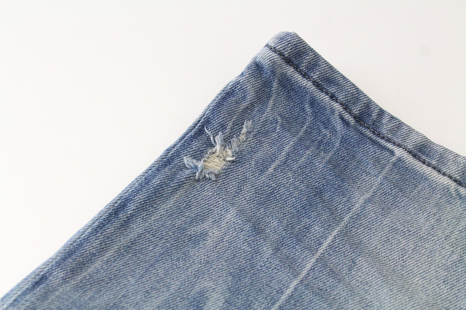 DIESEL D-Strukt 081AP vyriški W29/L32 džinsai su apnašomis, siaurėjančiu kirpimu, tamprūs, mėlyni 