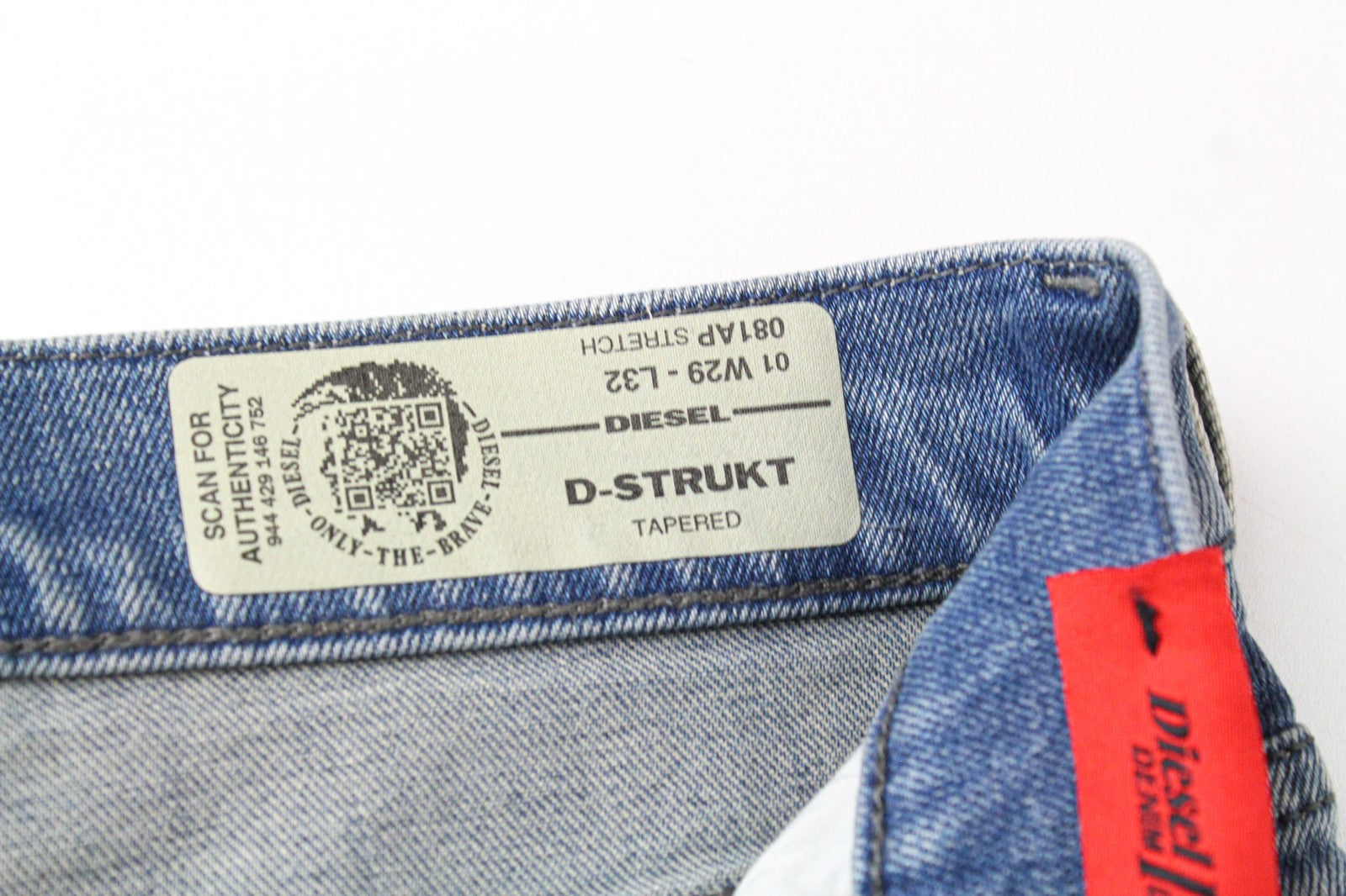 DIESEL D-Strukt 081AP vyriški W29/L32 džinsai su apnašomis, siaurėjančiu kirpimu, tamprūs, mėlyni 