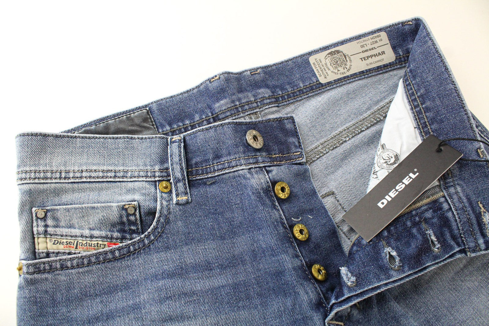 DIESEL Tepphar 0842H vyriški W27/L30 džinsai su sagomis, ploni, šviesiai mėlyni 