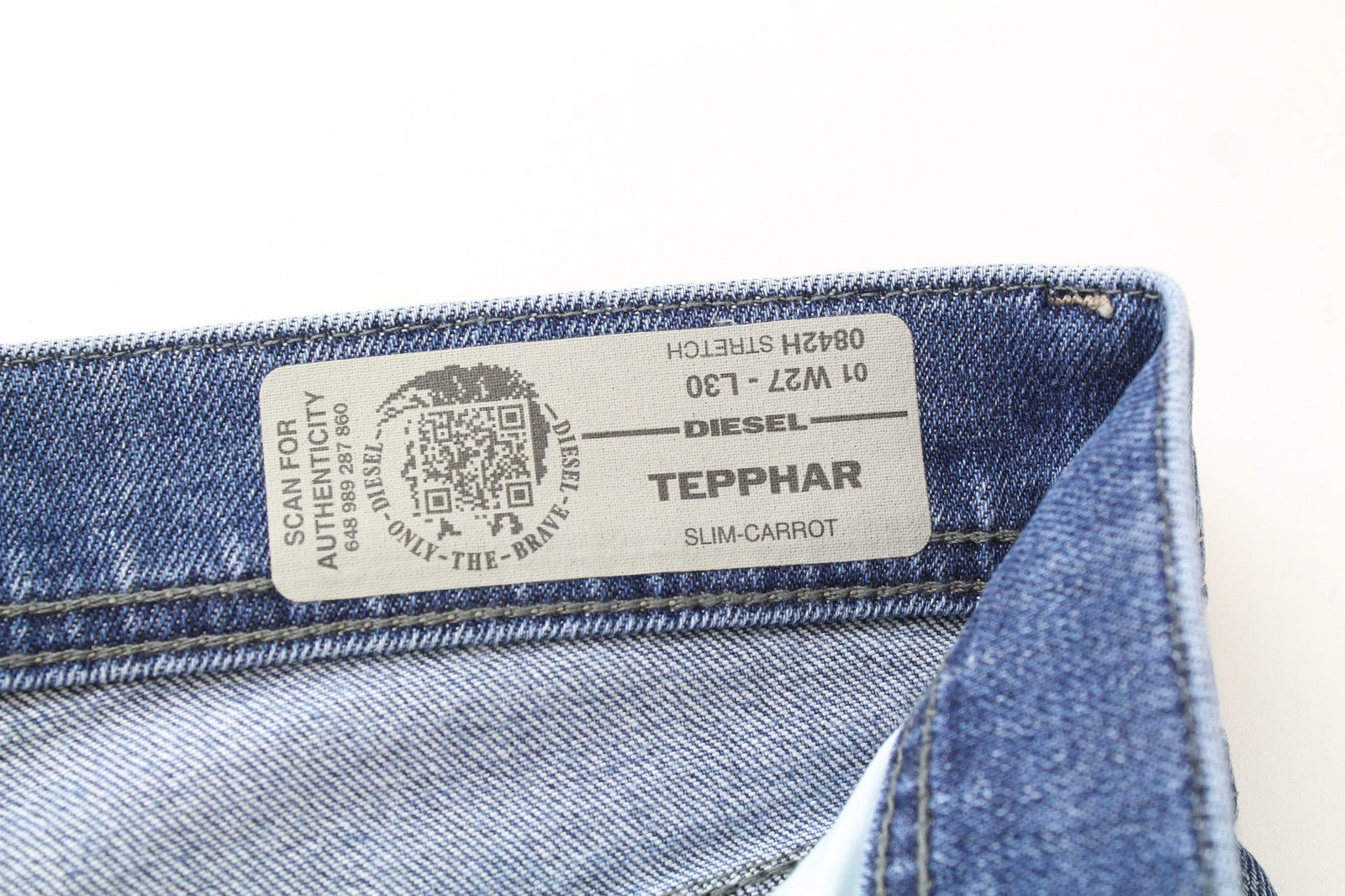 DIESEL Tepphar 0842H vyriški W27/L30 džinsai su sagomis, ploni, šviesiai mėlyni 