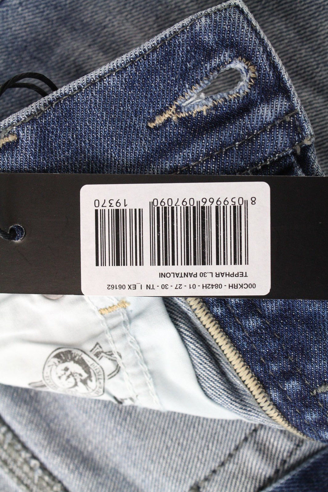 DIESEL Tepphar 0842H vyriški W27/L30 džinsai su sagomis, ploni, šviesiai mėlyni 