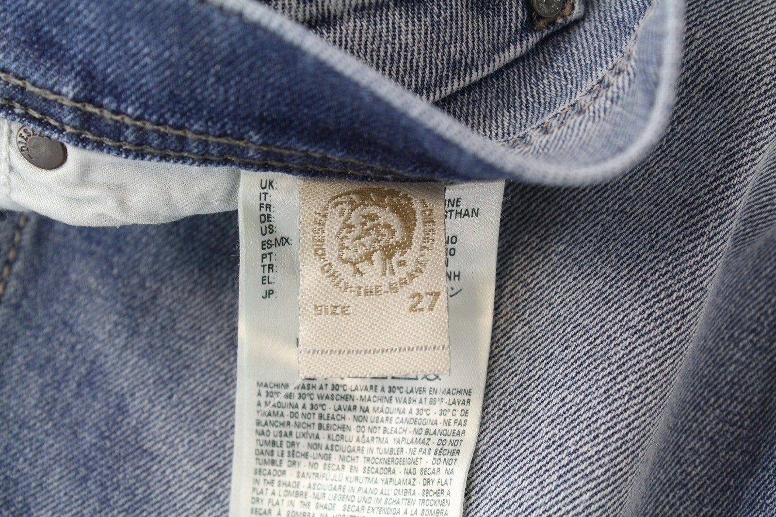 DIESEL Tepphar 0842H vyriški W27/L30 džinsai su sagomis, ploni, šviesiai mėlyni 