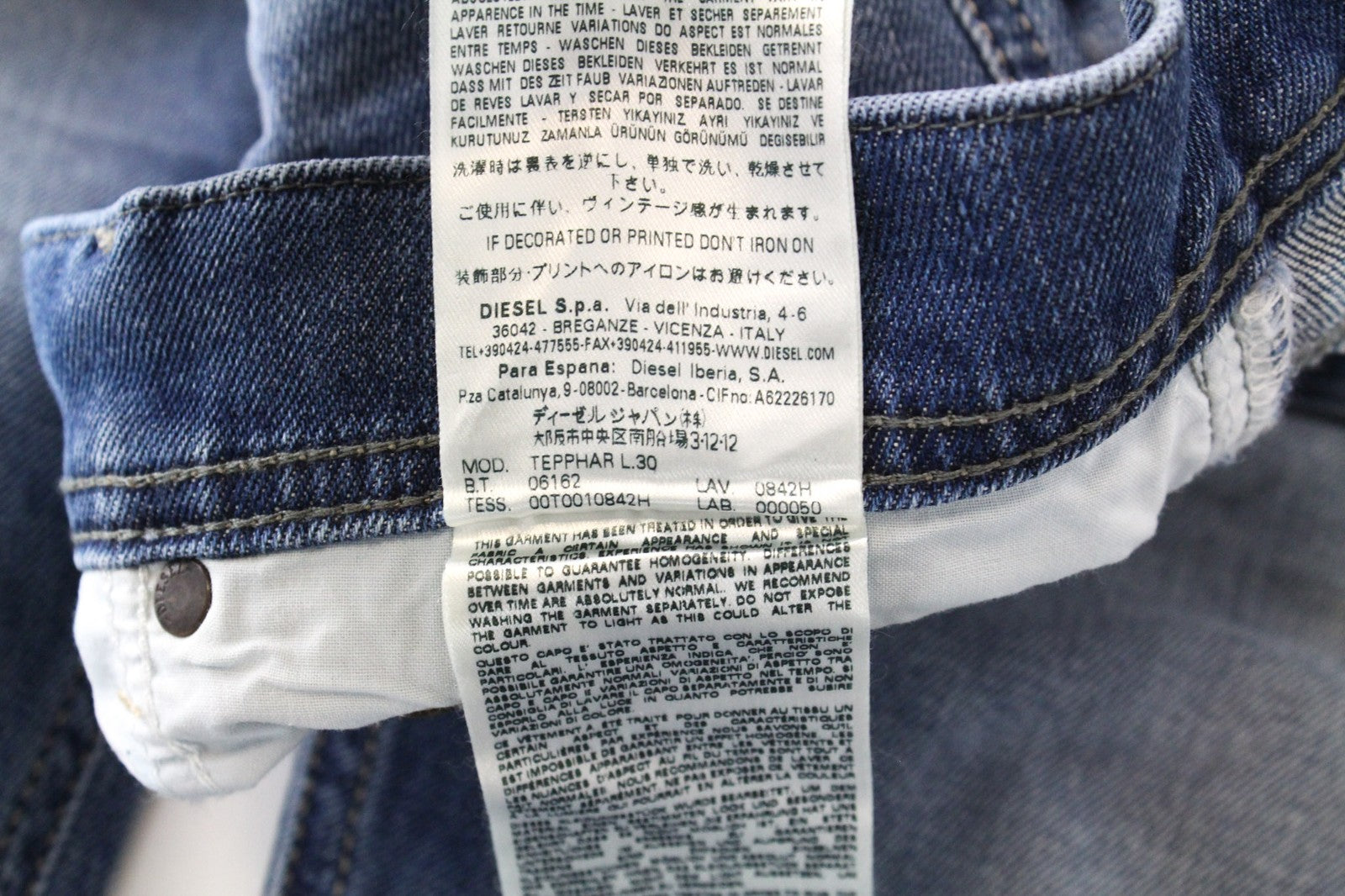 DIESEL Tepphar 0842H vyriški W27/L30 džinsai su sagomis, ploni, šviesiai mėlyni 