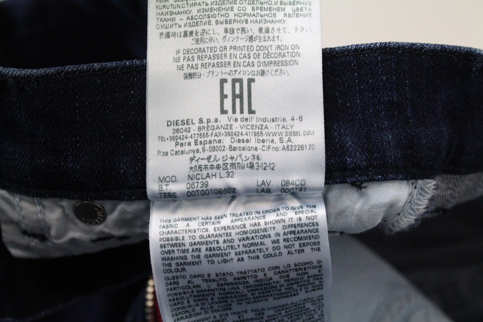 DIESEL Niclah 084CG moteriški tiesaus kirpimo džinsai W24/L32 mėlyni, tamprūs, medvilniniai mergaitiški. 