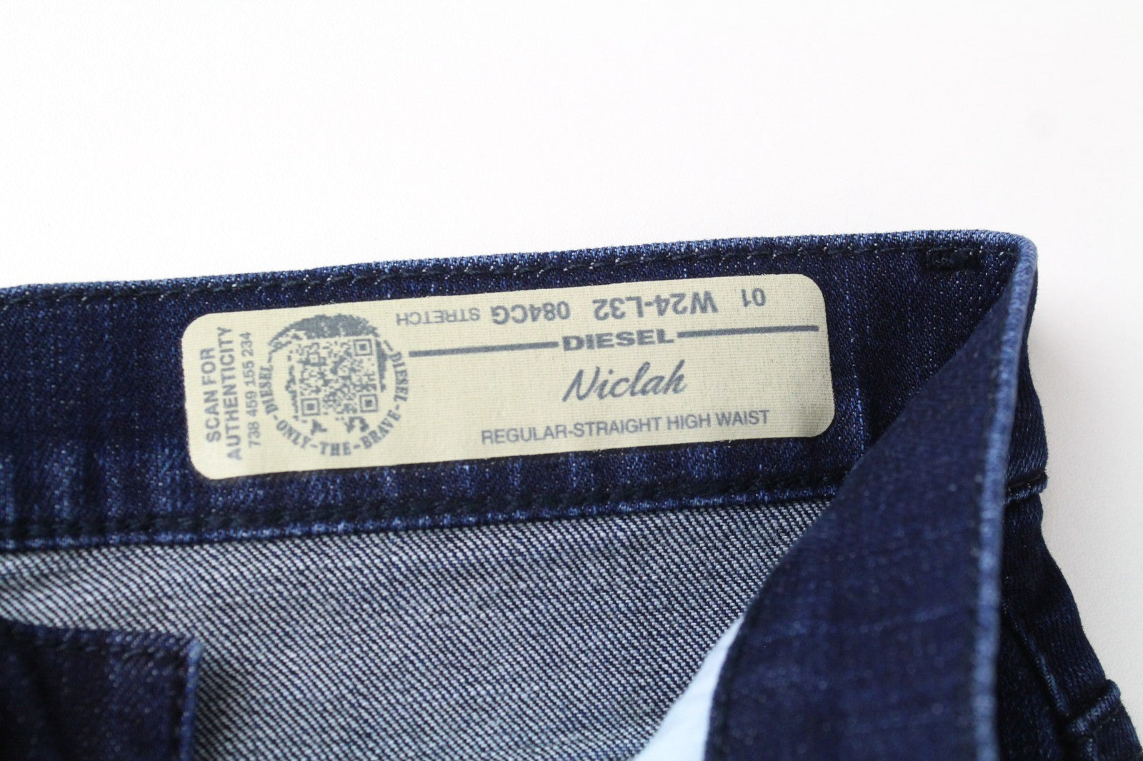 DIESEL Niclah 084CG moteriški tiesaus kirpimo džinsai W24/L32 mėlyni, tamprūs, medvilniniai mergaitiški. 