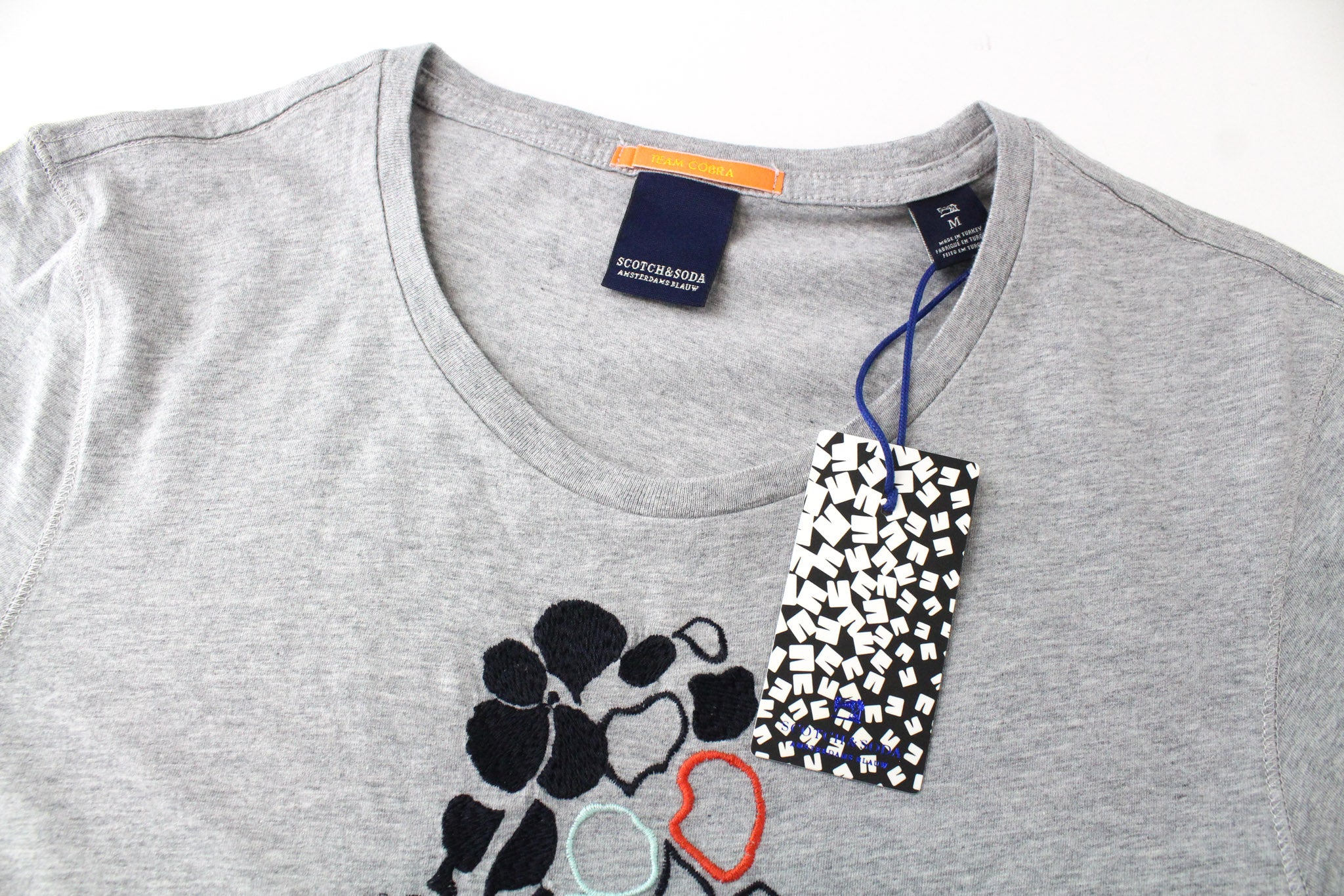 „SCOTCH &amp; SODA“ pilki vyriški marškinėliai su medvilniniu džersio apvalia apykakle, melanžo spalvos 