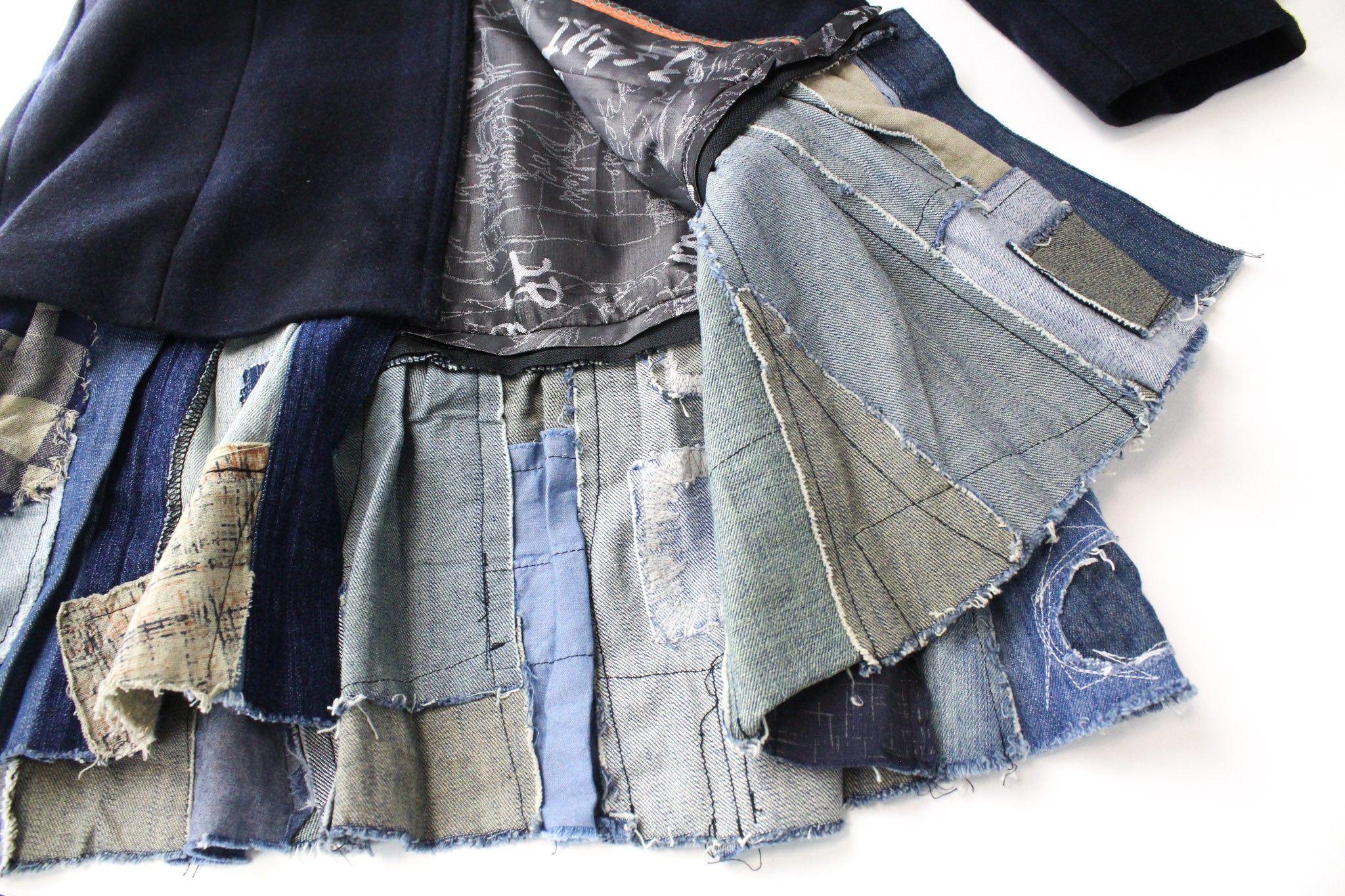 DESIGUAL Snow Robot EU36 Tamsiai mėlynas vilnonis paltas su languotu dizainerio vidutinio ilgio raštu 