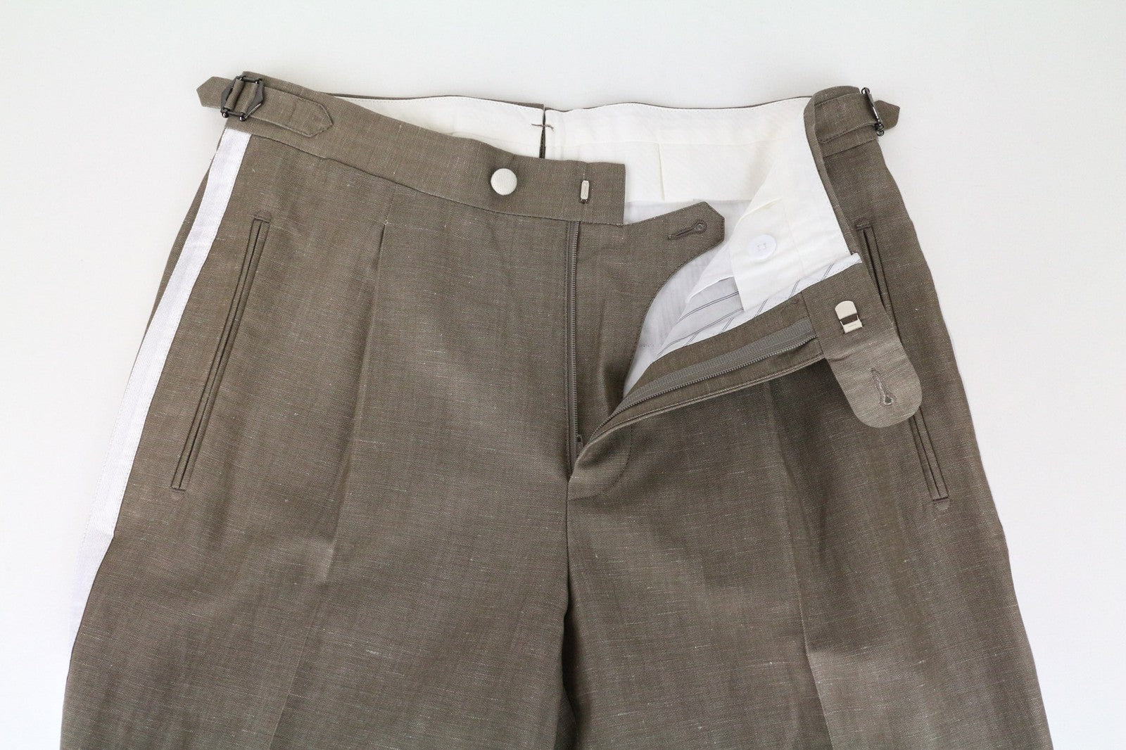 SUITSUPPLY Brescia vyriškos smokingo kelnės UK34R, rudos spalvos, klostytos, vilnos ir lino mišinio 