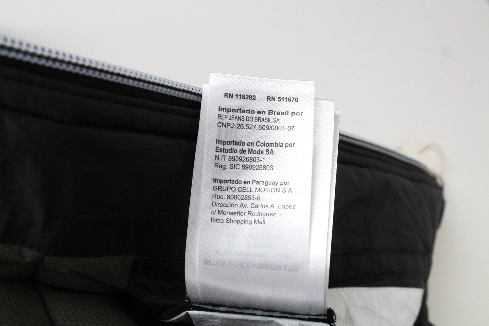 REPLAY juodas bomber tipo švarkas su pamušalu, užtrauktuku ir logotipu, briaunuota apačia. 