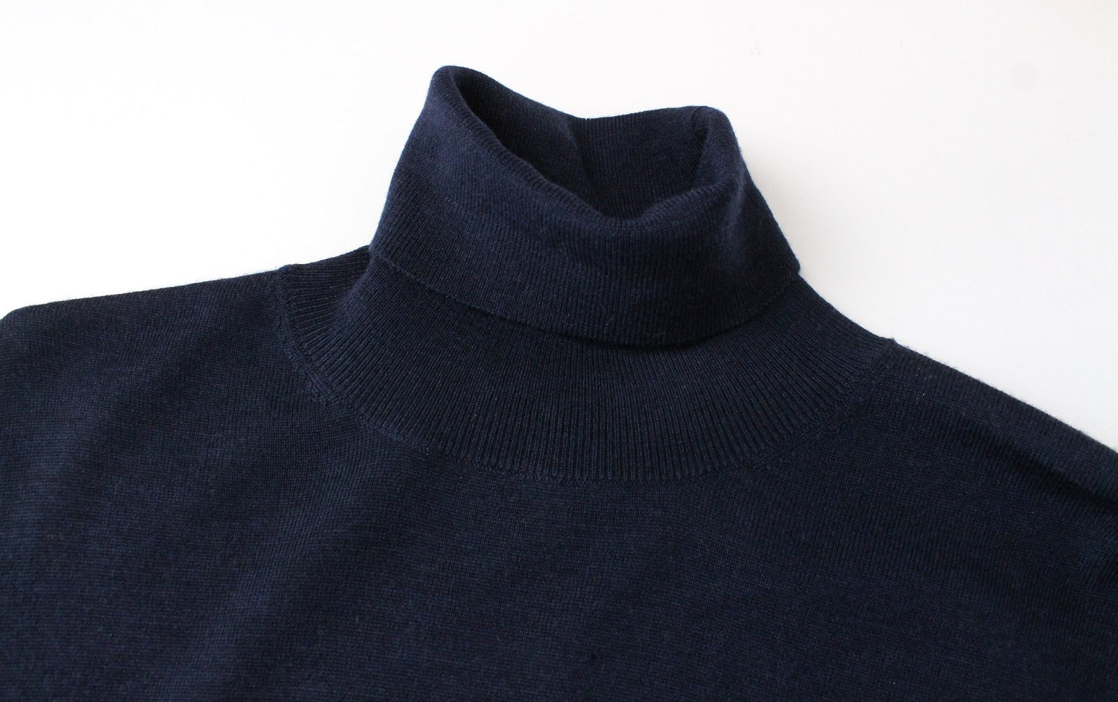 SUISTUDIO Hunter moteriškas vilnonis megztinis L dydžio tamsiai mėlynas ilgomis rankovėmis 