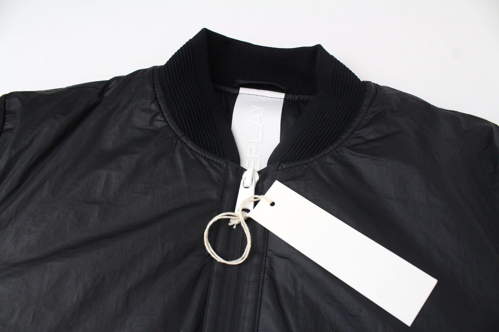 REPLAY vyriška striukė L, juoda, su pamušalu, paminkštinta bomber striuke ir užtrauktuku priekyje 