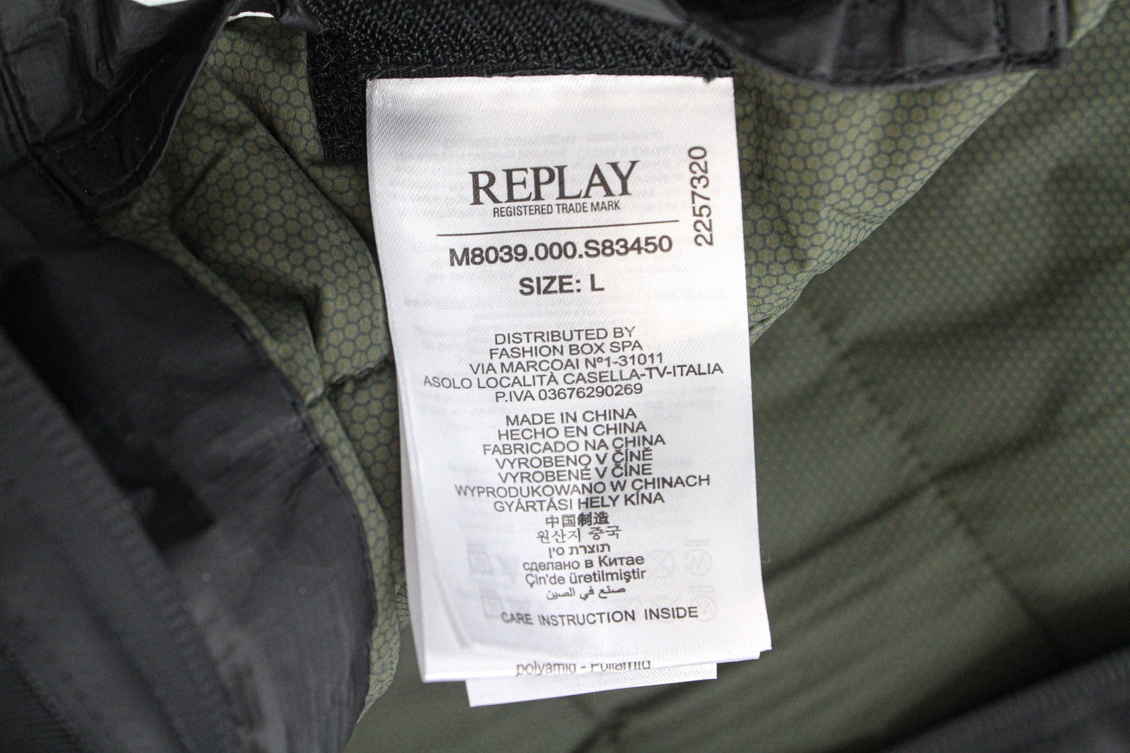 REPLAY vyriška striukė L, juoda, su pamušalu, paminkštinta bomber striuke ir užtrauktuku priekyje 