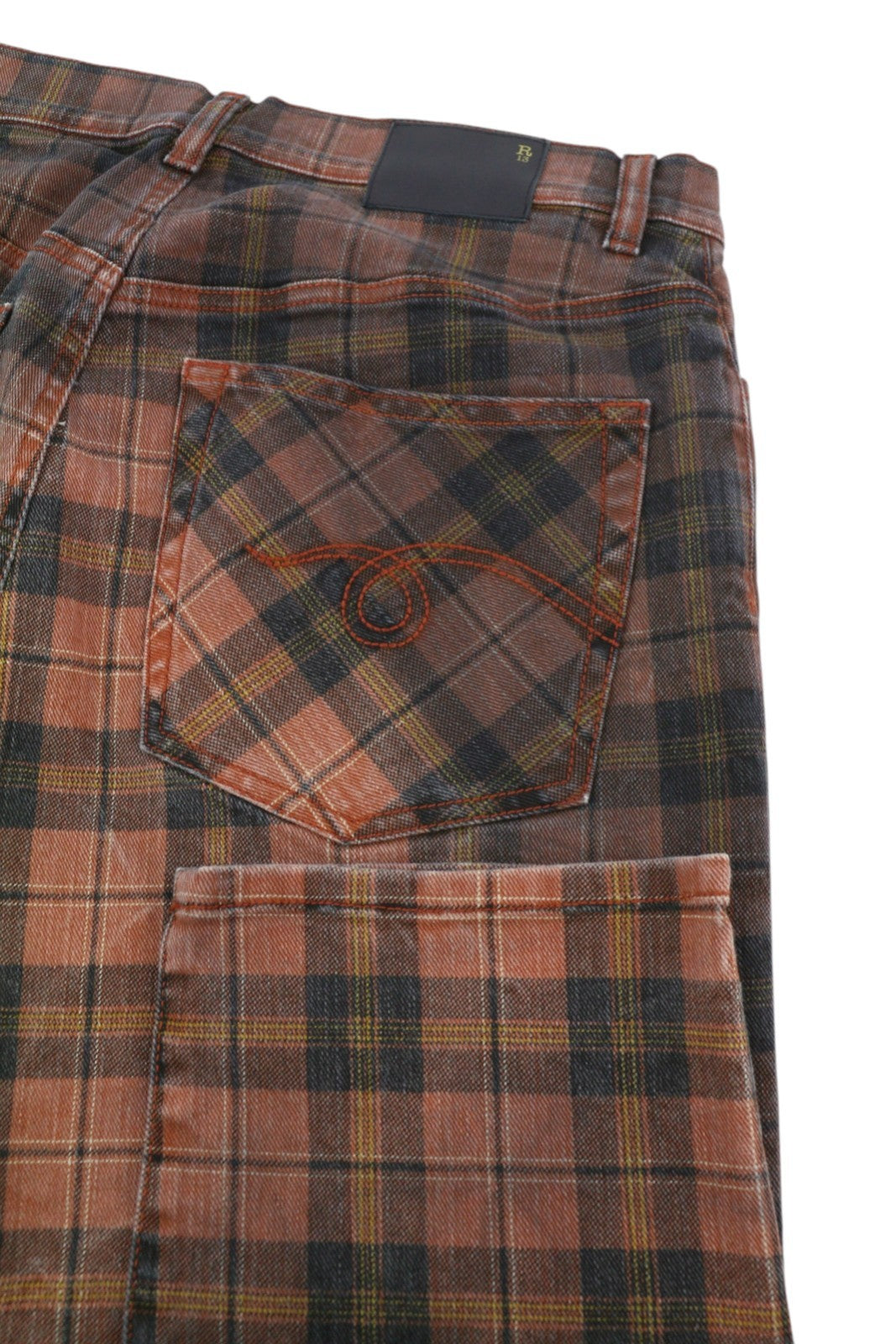 R13 Pasiūtos moteriškos kelnės, 27, pelenų raudonumo, languotos, trumpos, laisvo kirpimo, iki kulkšnių.