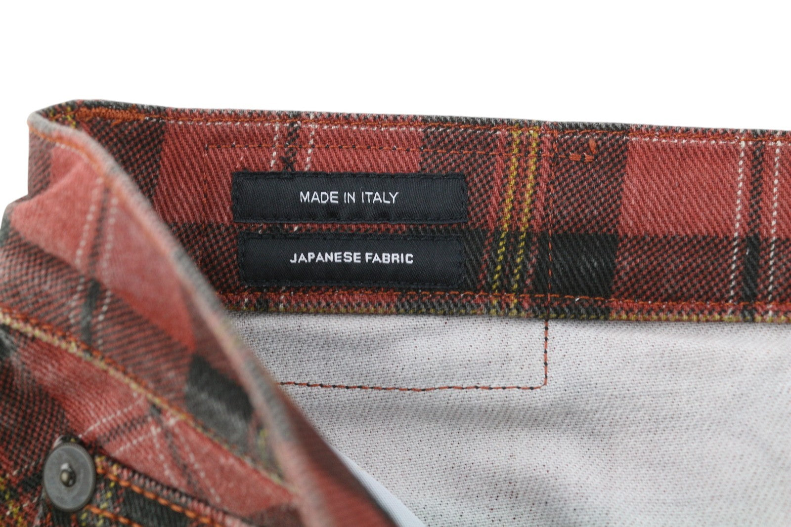 R13 Priglundančios moteriškos kelnės, 27, pelenų raudonumo, languotos, laisvos, iki kulkšnių, rekomenduojama kaina – 710 €