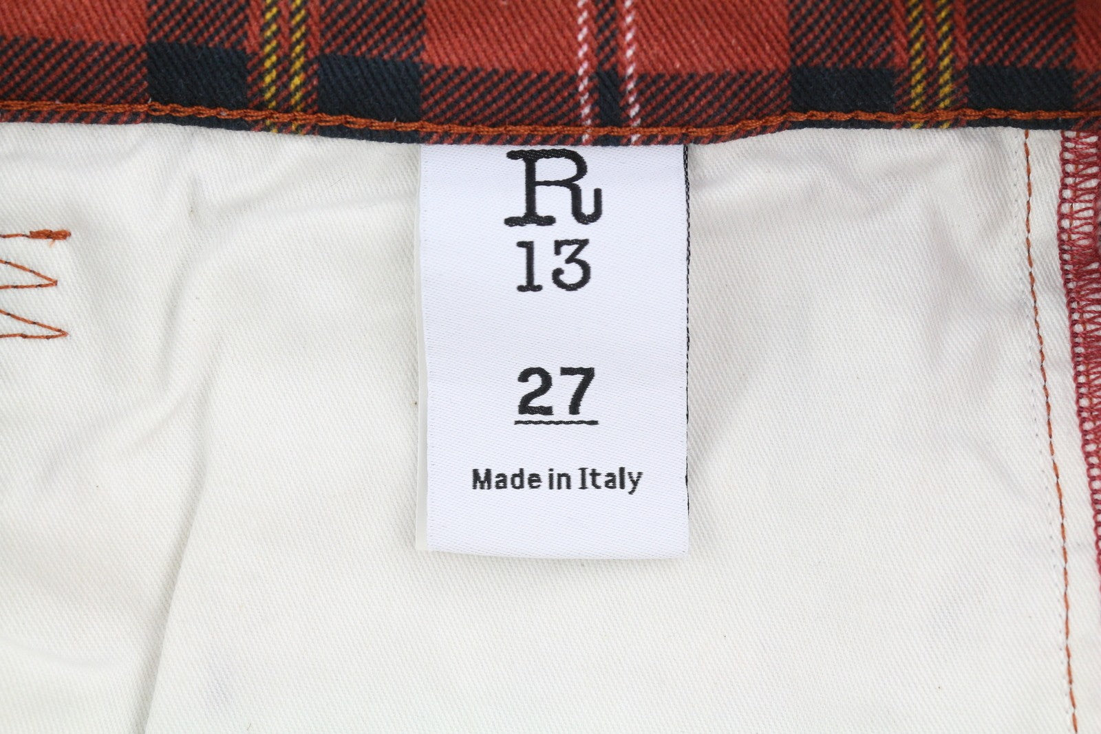 R13 Pasiūtos moteriškos kelnės 27 pelenų raudonumo, languotos, trumpintos, nuleistos iki kulkšnies ir tarpkojo. 